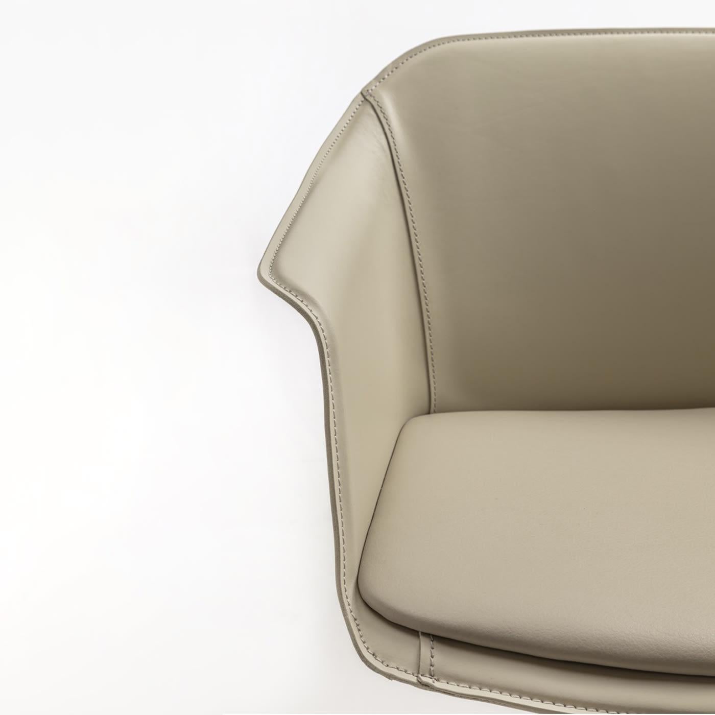 Modern Eva Leather Swivel Chair For Sale