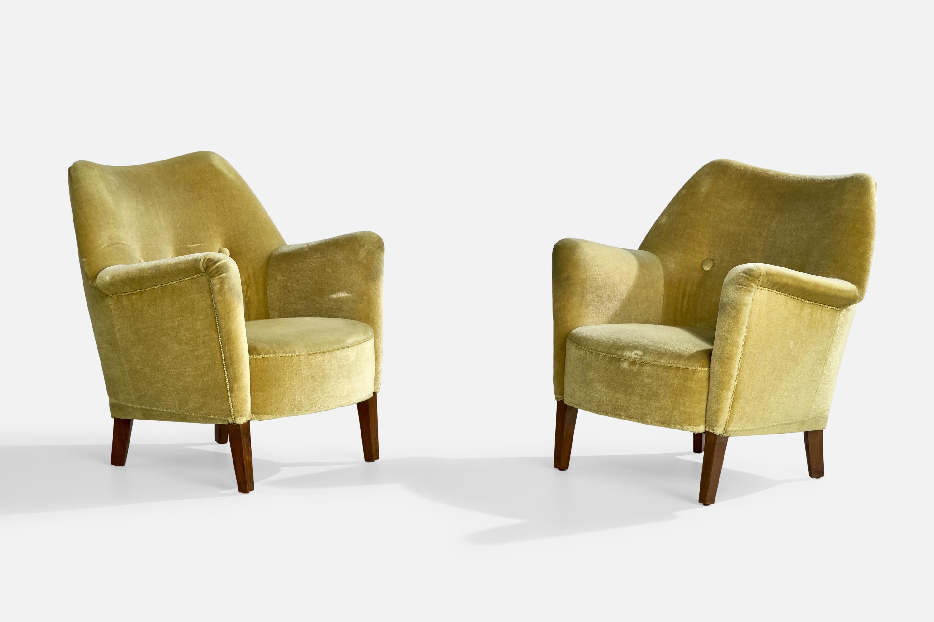 A pair of dark-stained wood and yellow velvet lounge chairs designed by Eva & Niels Koppel and produced by Slagelse Møbelværk, Denmark, c. 1950s.

The wooden legs present with very light scratching. Vintage fabric ideally replaced.

Dimensions: