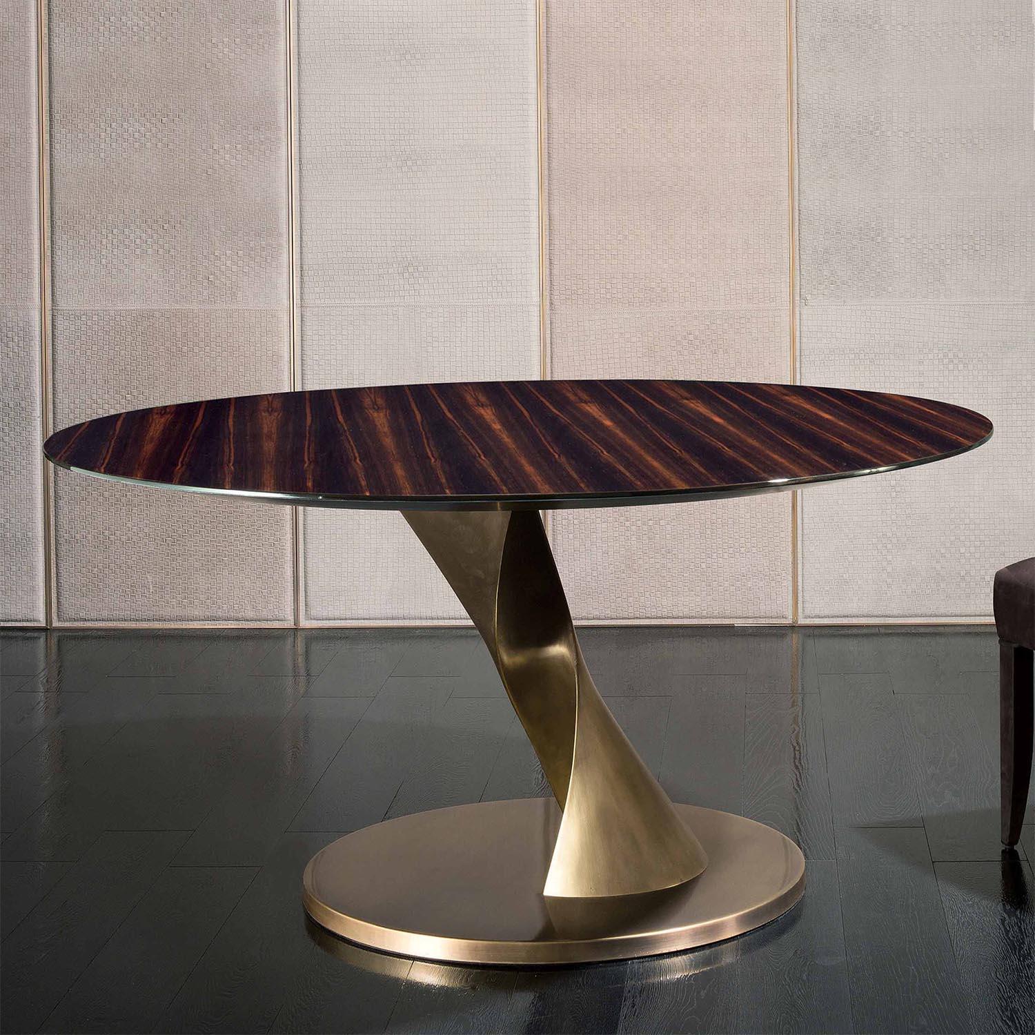 Dining Table Eva Round with solid brass base in bronze finish
and with table top in wood in ebony veneer with varnished finish. 
Also available on request with emperador dark marble
top or black and gold marble top, price: 21900,00€.
Also available
