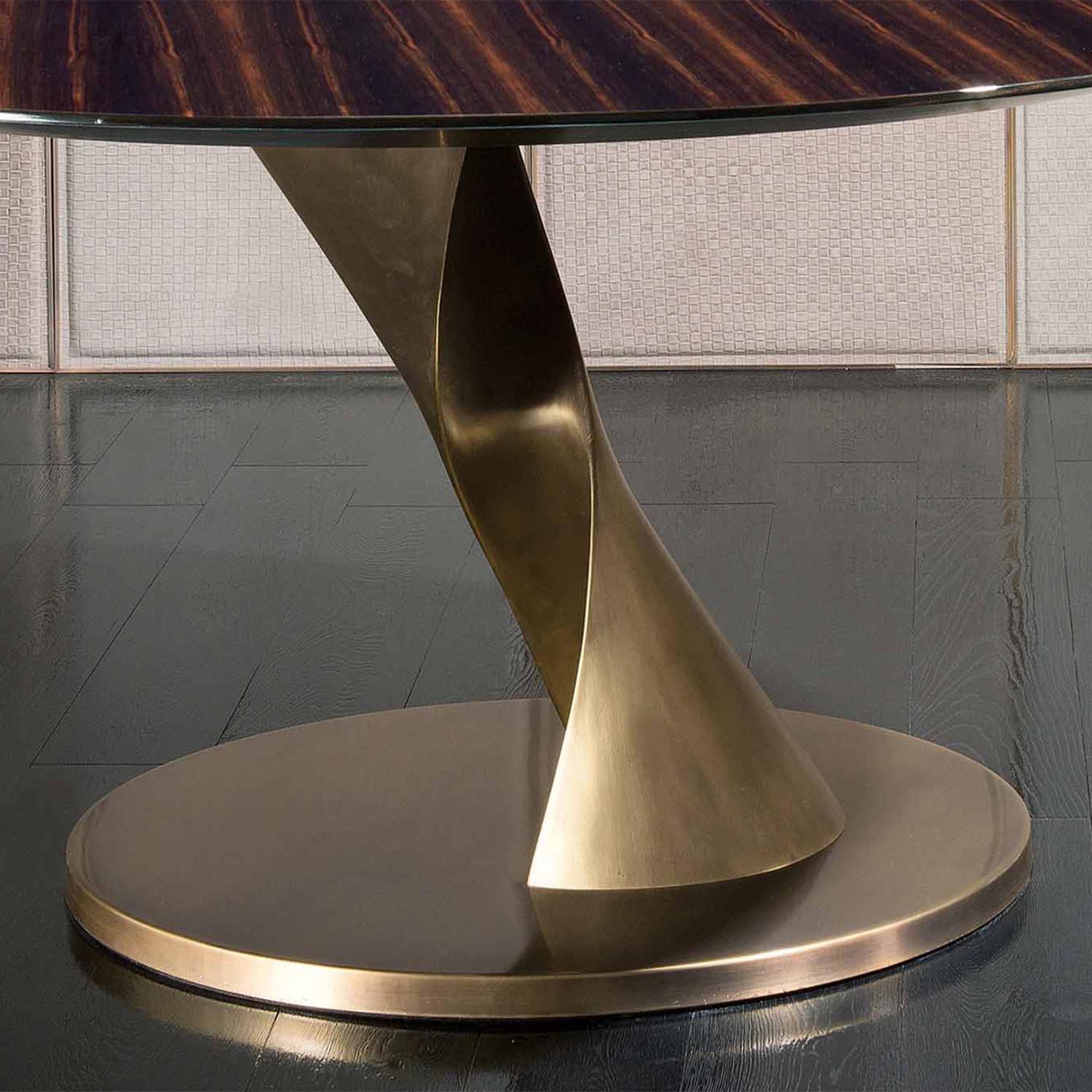 Italian Eva Round Dining Table For Sale