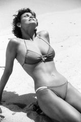 Eva Sereny – Raquel Welch im Angebot bei 1stDibs