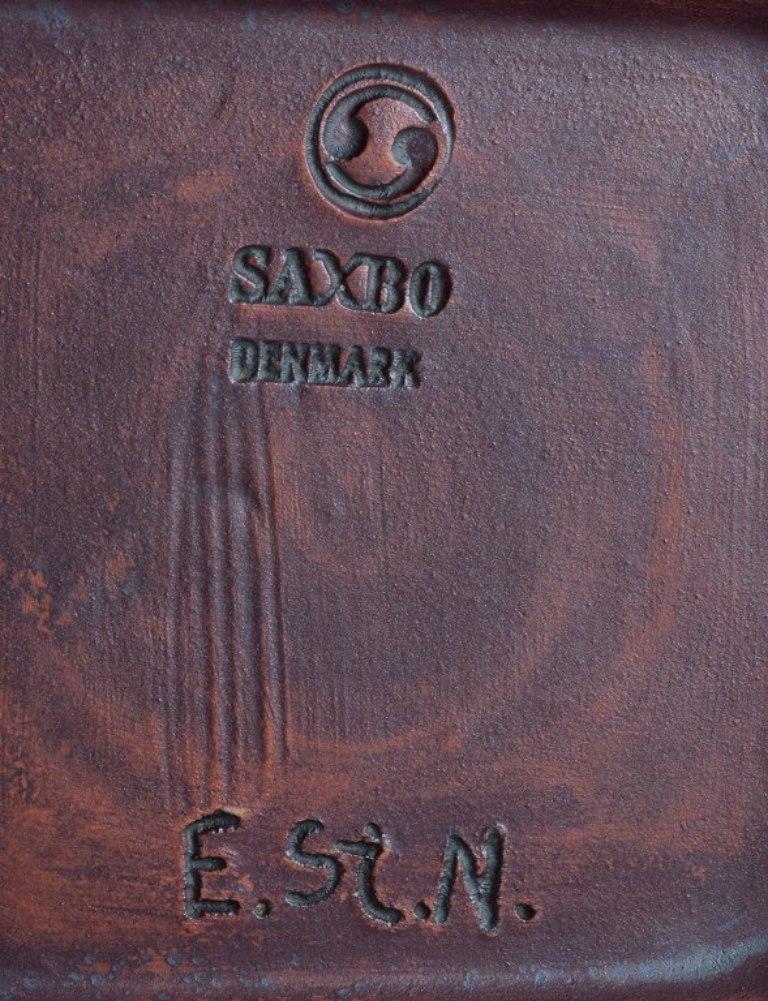 Eva Stæhr-Nielsen (1911-1976) für Saxbo, Dänemark. Keramikschale, auberginefarbene Glasur. (20. Jahrhundert) im Angebot