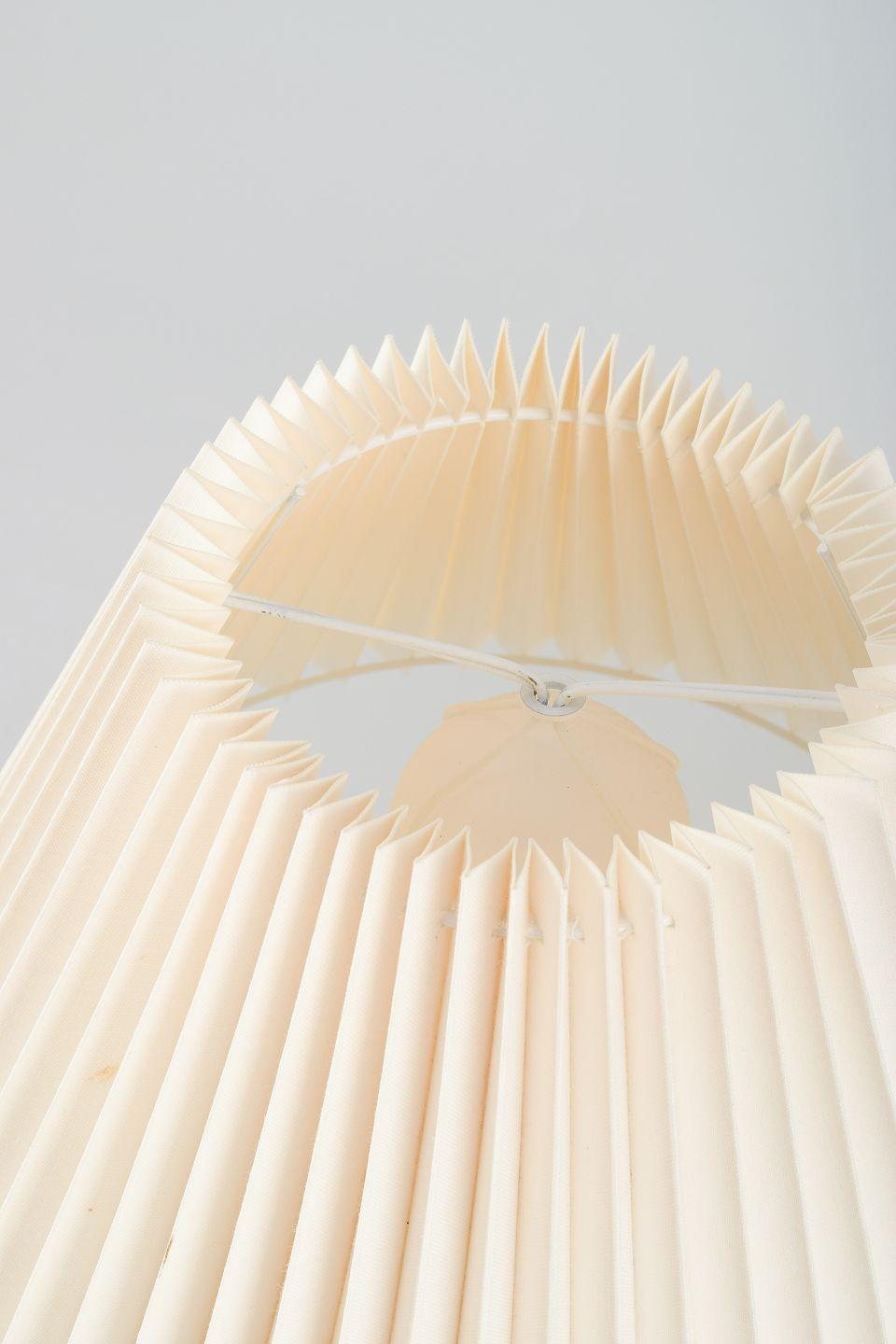 Scandinavian Modern Eva Stæhr-Nielsen for Saxbo. Ceramic table lamp with Le Klint lampshade. For Sale