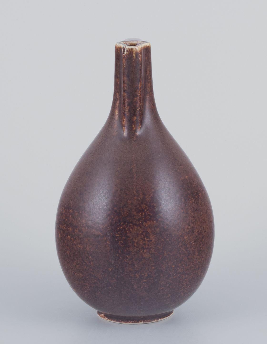Scandinave moderne Eva Stæhr Nielsen pour Saxbo, céramiste danoise. Rare cruche 