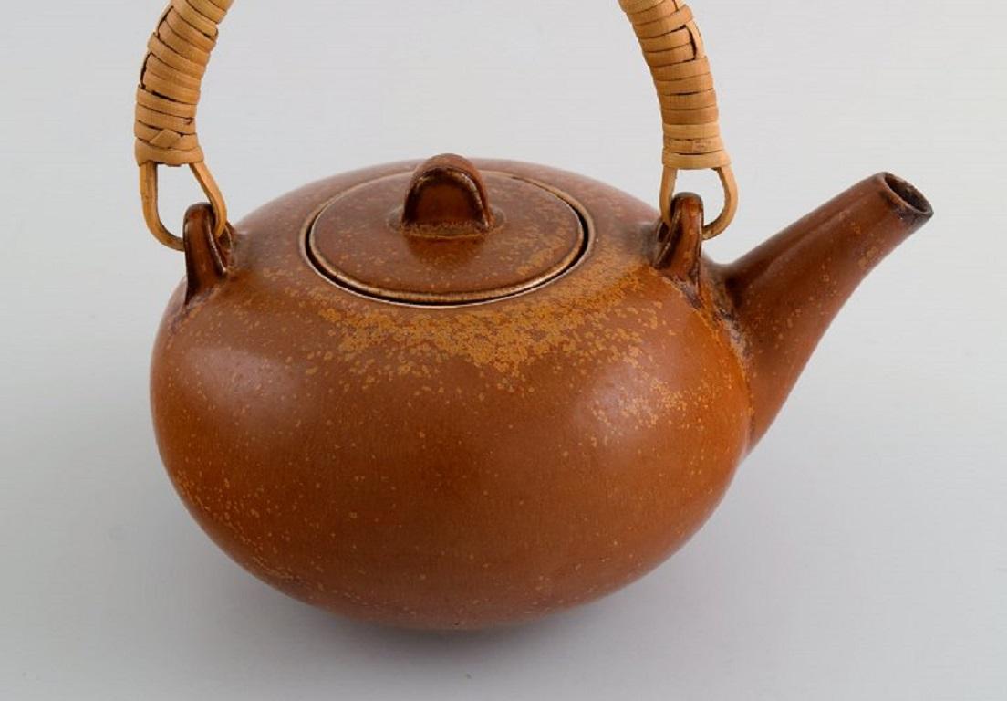 Eva Stæhr-nielsen for Saxbo, Glazed Stoneware Teapot with Wicker Handle In Excellent Condition For Sale In Copenhagen, DK