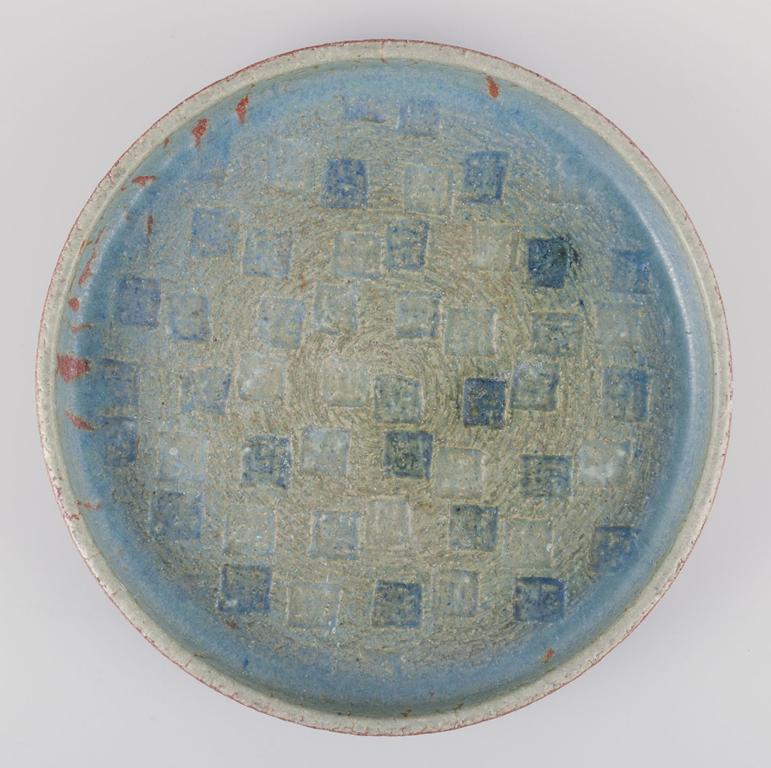 Scandinave moderne Eva Stæhr-Nielsen pour Saxbo. Grand plat en grès à glaçure bleue et verte. en vente