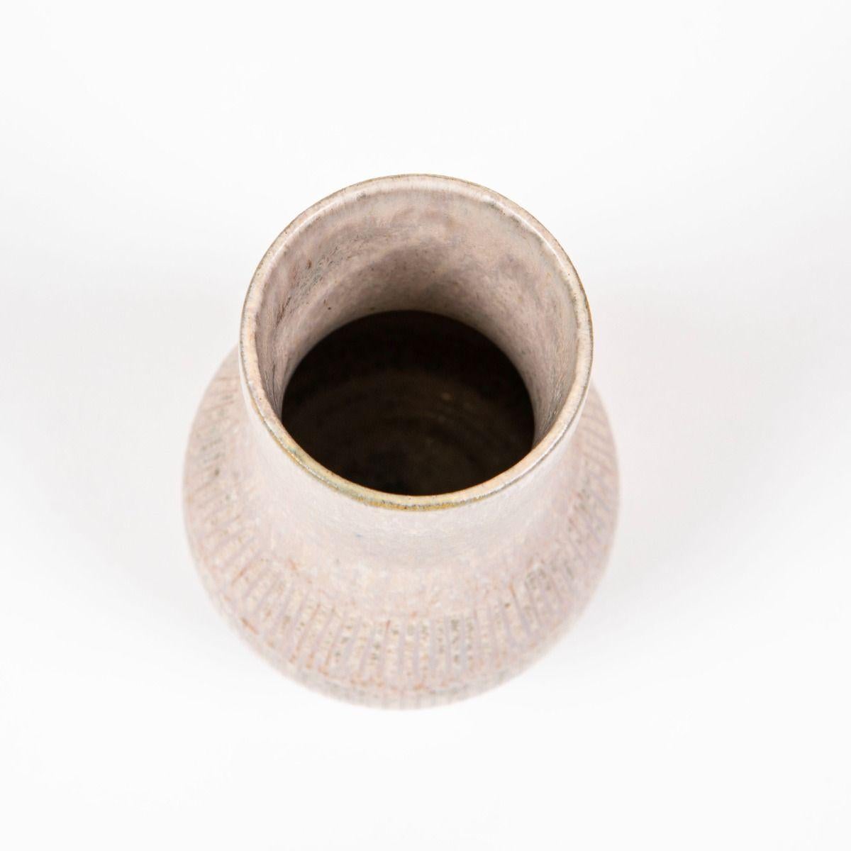 Eva Stæhr-Nielsen for Saxbo, Small Signed Stoneware Vase (Glasiert) im Angebot