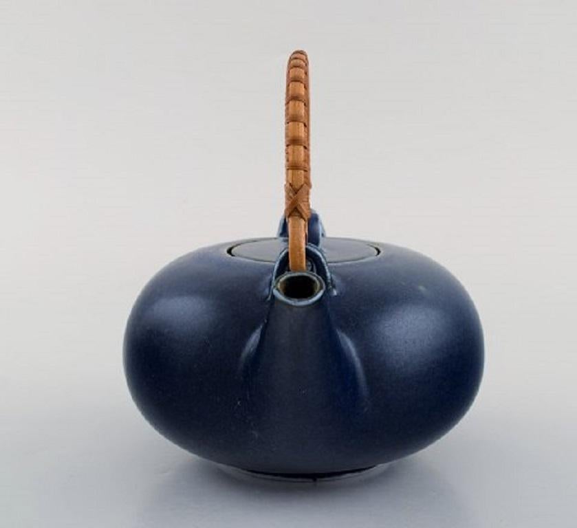 Scandinavian Modern Eva Stæhr-nielsen for Saxbo, Teapot in Glazed Ceramics with Handle in Wicker For Sale