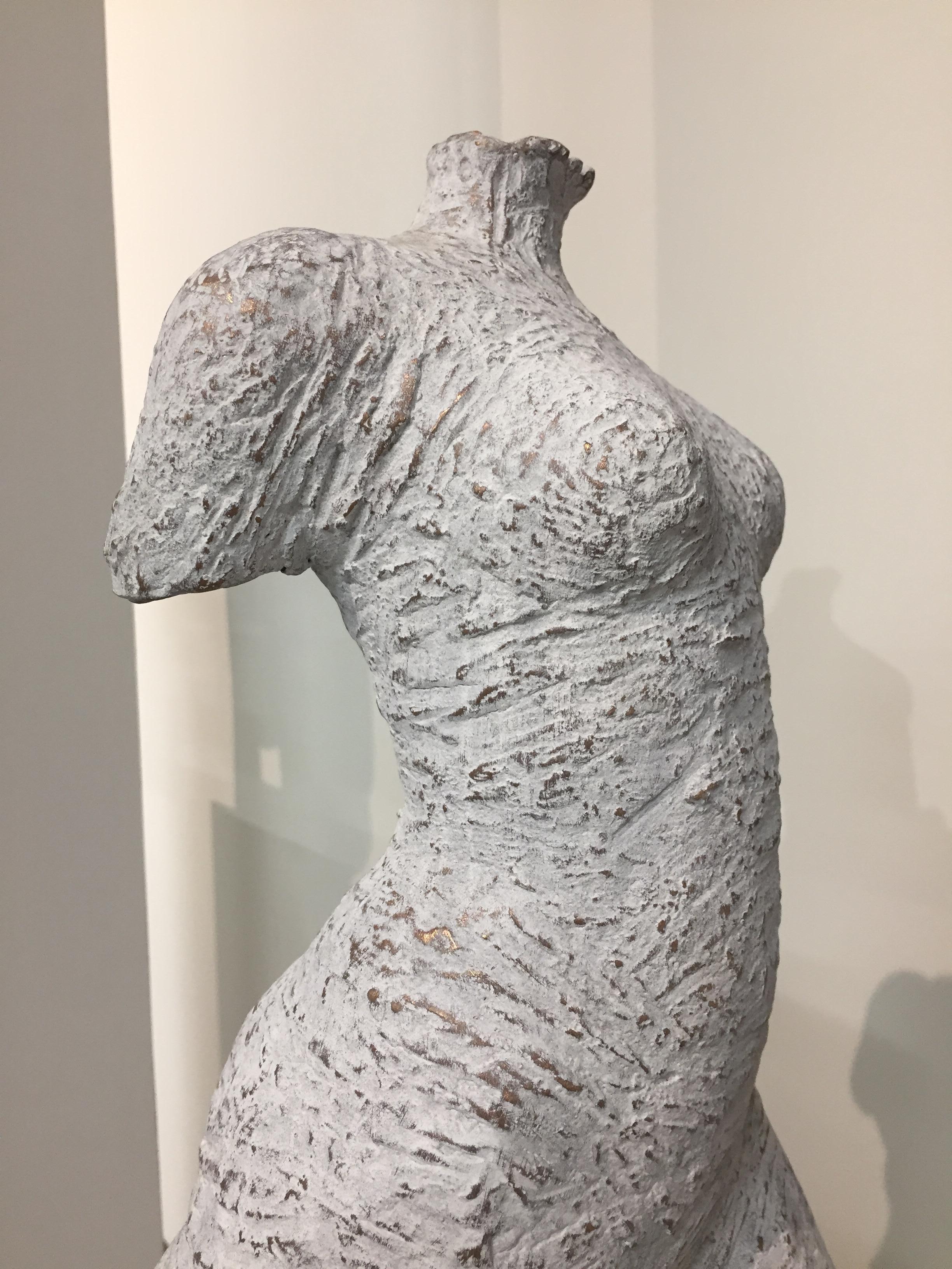 Facile - 21e siècle, sculpture italienne contemporaine en bronze d'une femme  en vente 1