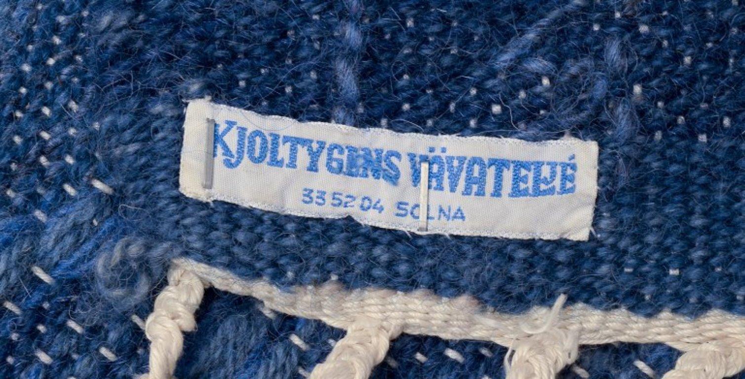 Eva Tunåker pour Kjoltygens Vävatelje, Solna, Suède. Grand tapis en laine tissé à la main en vente 1