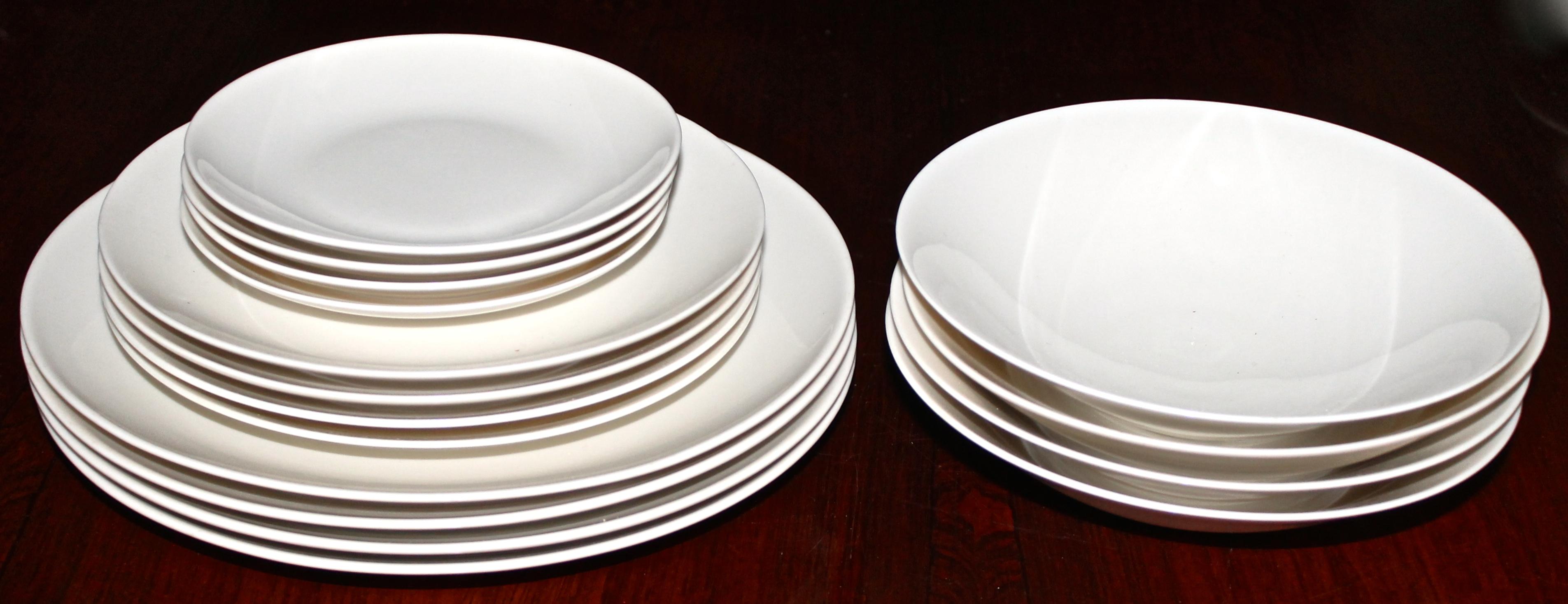 Vernissé Service de table de quatre places en porcelaine de Chine Eva Zeisel Castleton « Museum Dinner Service » en vente