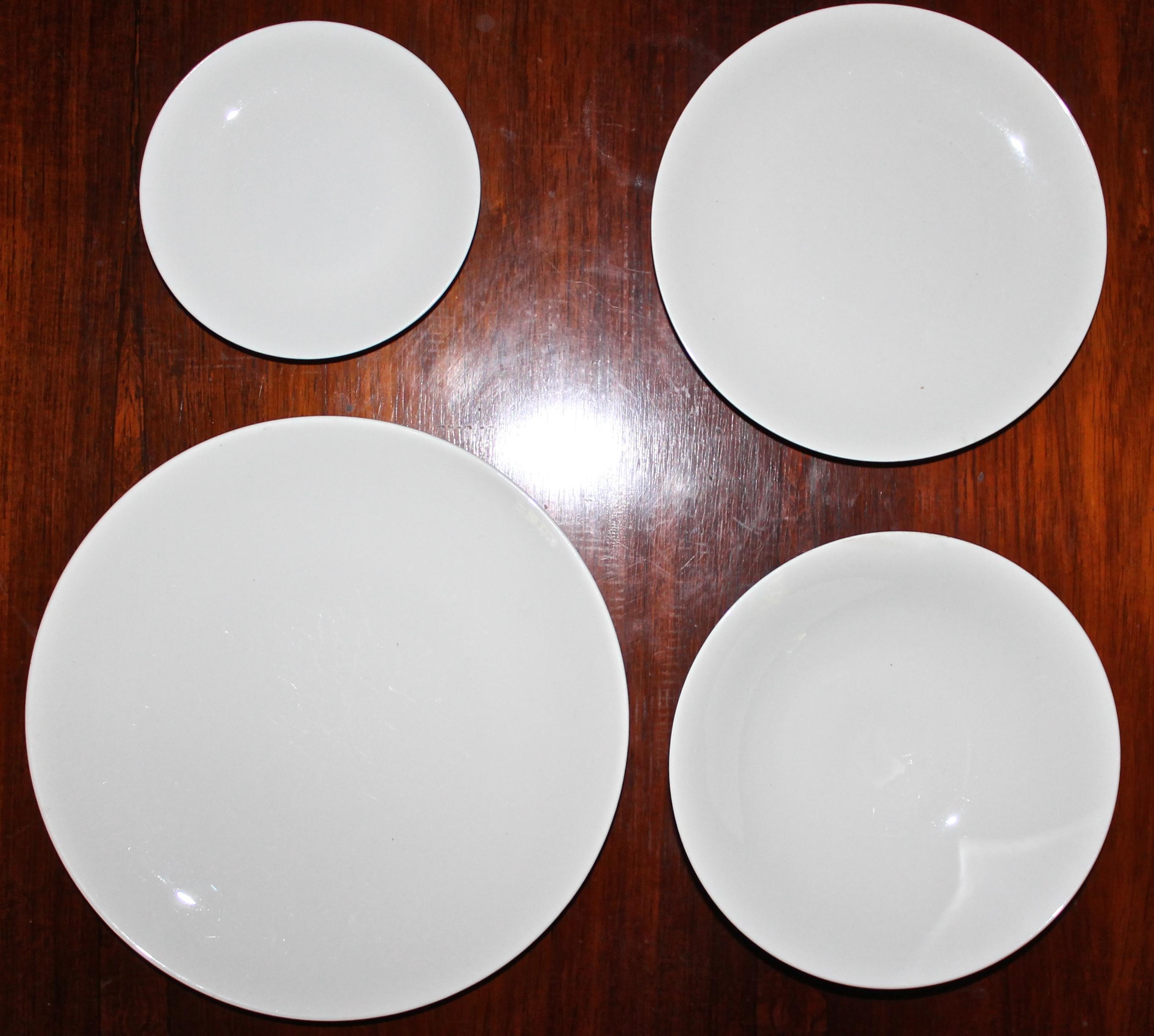 Service de table de quatre places en porcelaine de Chine Eva Zeisel Castleton « Museum Dinner Service » Excellent état - En vente à Sharon, CT