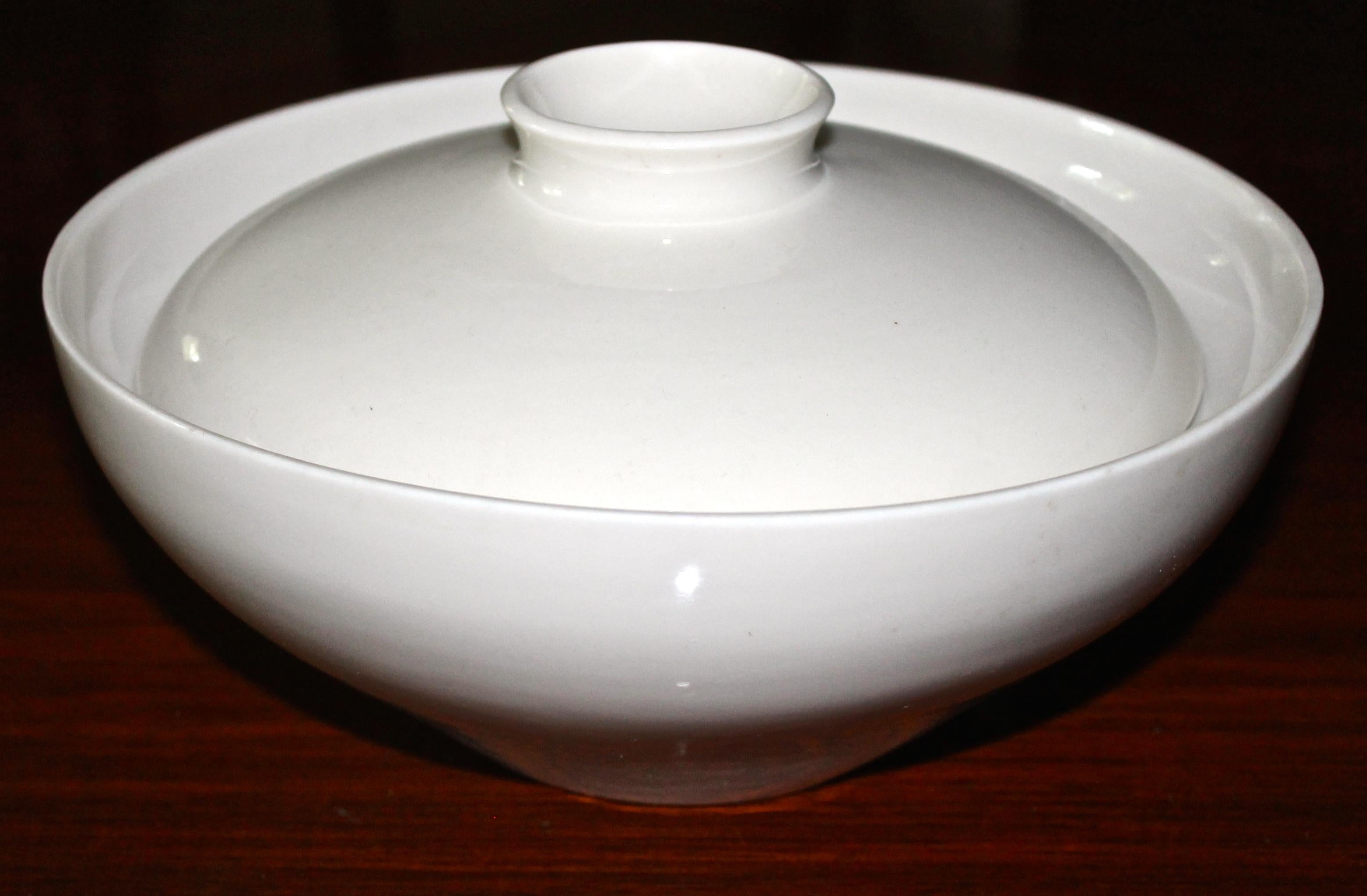 Milieu du XXe siècle Service de table de quatre places en porcelaine de Chine Eva Zeisel Castleton « Museum Dinner Service » en vente