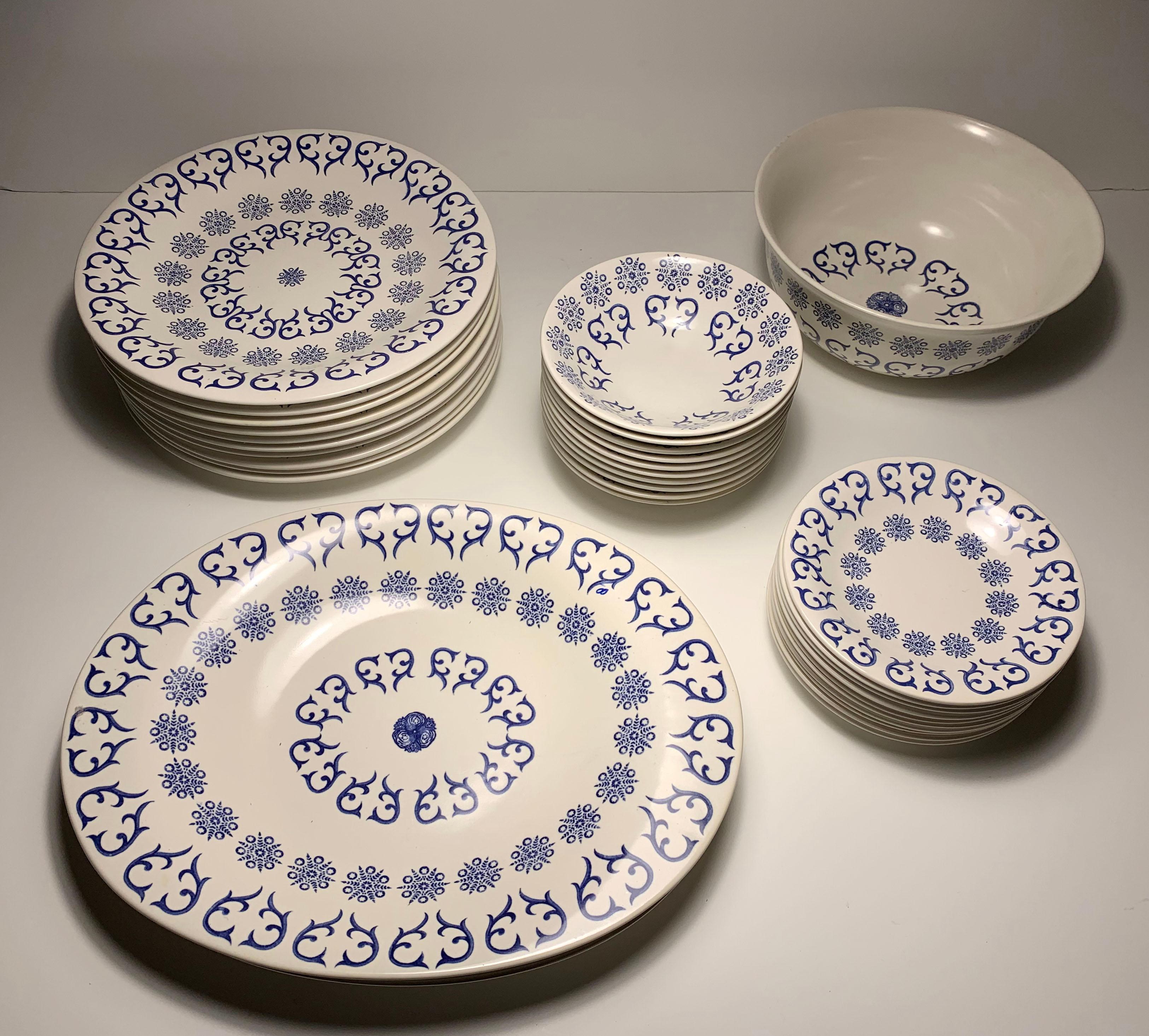 Mid-Century Modern Eva Zeisel Scarce Ironstone Dinnerware Set for 10 by Schmid NKT, Japan For Sale