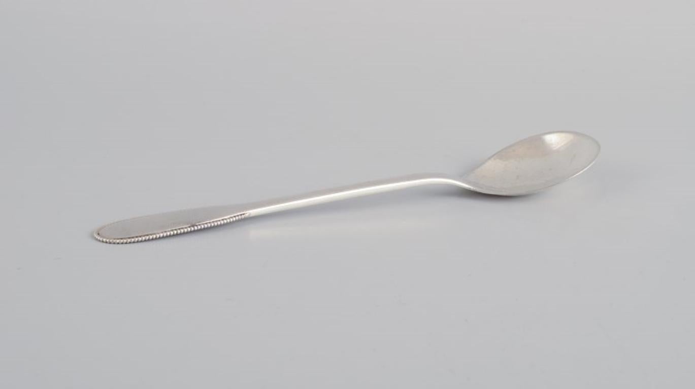 Evald Nielsen, Danish Silversmith, Two Hammered Sugar Spoons in 830 Silver In Excellent Condition For Sale In Copenhagen, DK