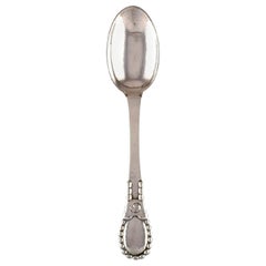 Cucharilla grande Evald Nielsen número 13 de plata martillada, 830, fechada en 1924
