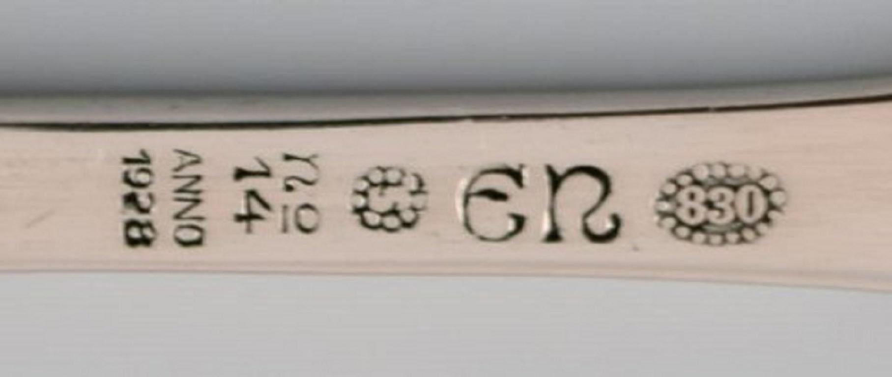 Evald Nielsen Nummer 14 Kleines Fischmesser aus gehämmertem Silber, datiert 1928 im Zustand „Hervorragend“ im Angebot in Copenhagen, DK