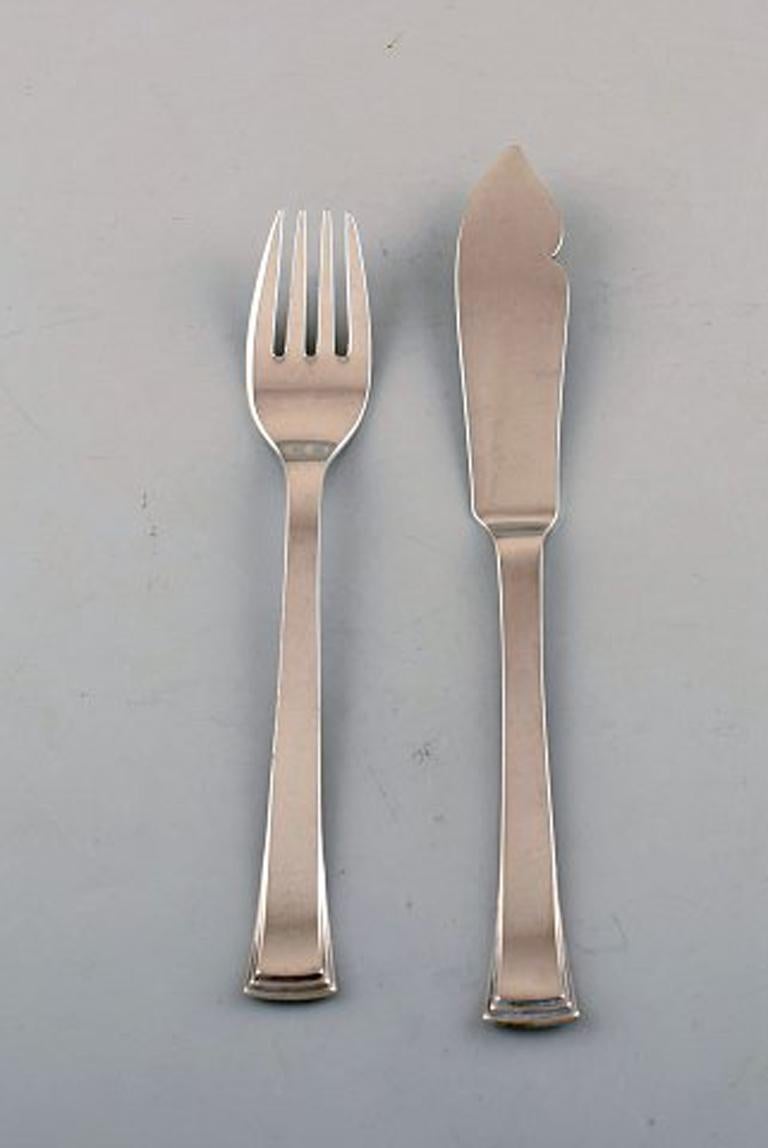 Evald Nielsen number 32 fish cutlery in silver. Complete service for twelve people.
Consisting of 12 fish forks, 12 fishing knives.
The knife measures: 20 cm.
Stamped.
In perfect condition.