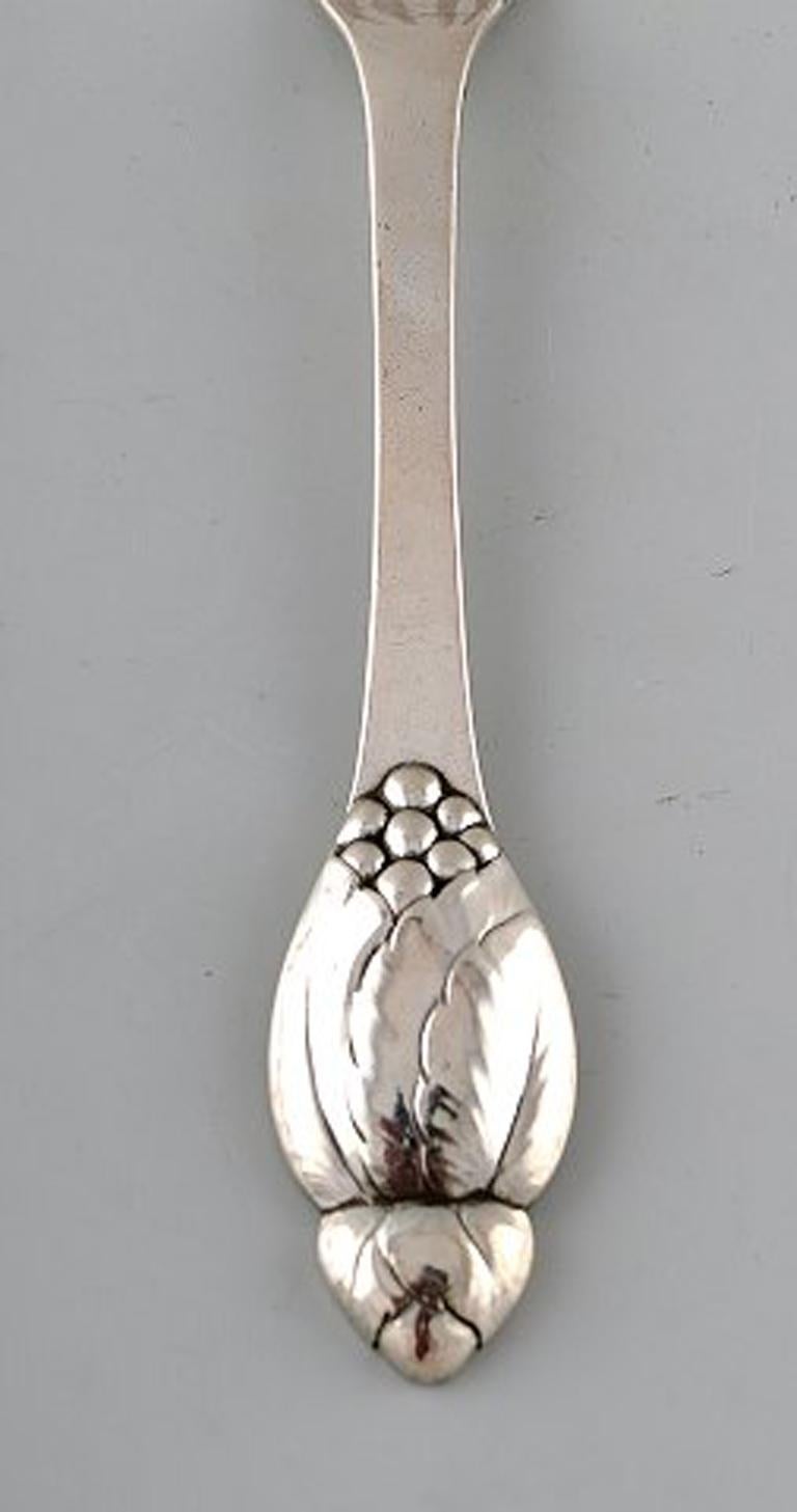 Evald Nielsen number 6, lunch fork in all silver. 1920's. Eight pieces in stock.
Measures: 17,3 cm.
Stamped.
In perfect condition.