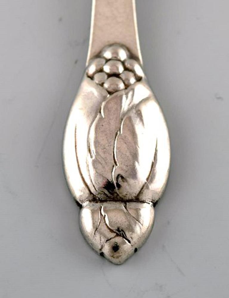 Evald Nielsen number 6, tea spoon in full silver, 1928
5 pieces in stock.
Measures: 11.5 cm.
Stamped.
In perfect condition.
