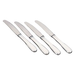 Evald Nielsen. Lot de quatre couteaux de table en argent massif et en acier inoxydable
