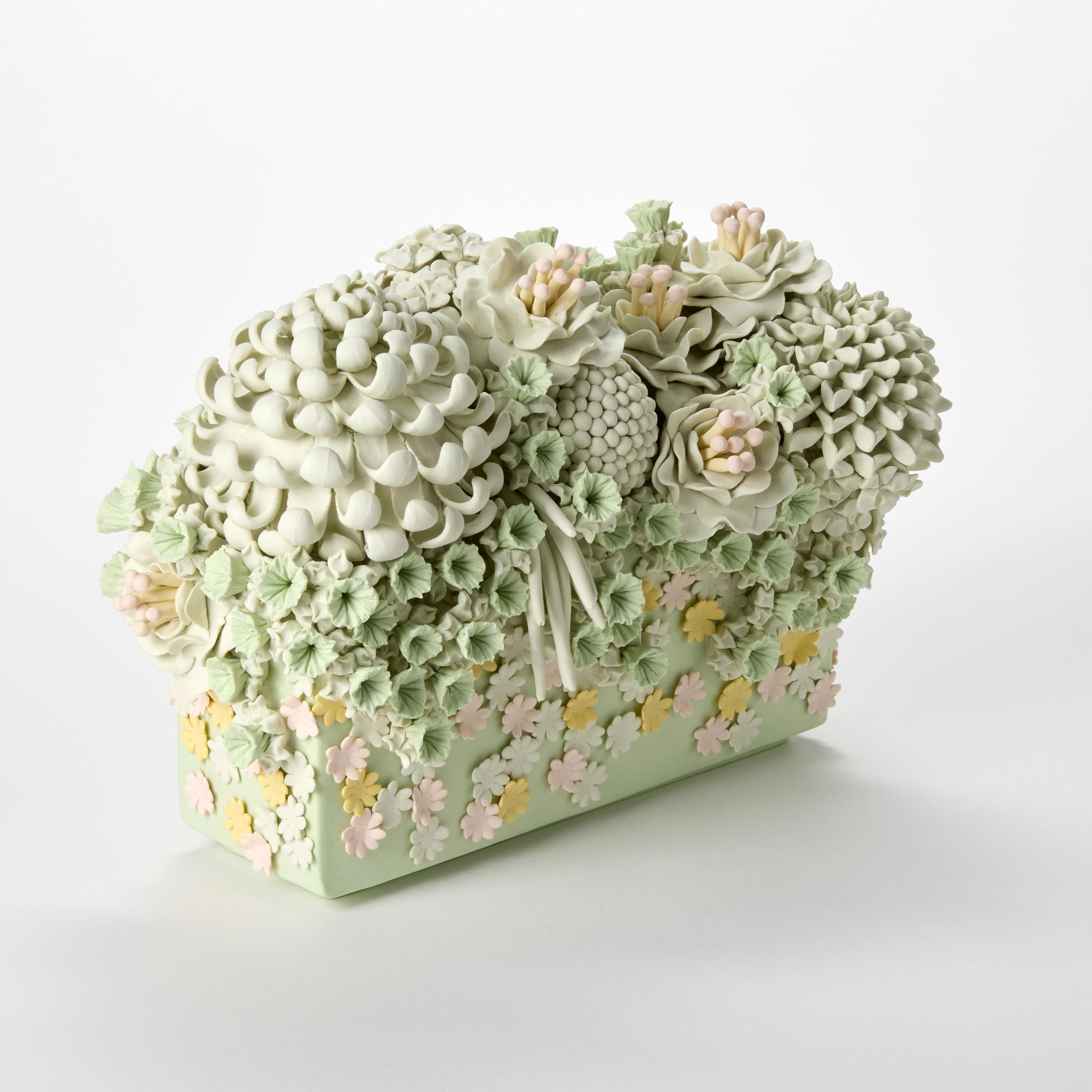 Organique Evanescence Cornucopia III, sculpture verte, rose et jaune de Vanessa Hogge en vente