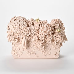 Evanescence Cornucopia IV, rosa, gelbe und grüne Skulptur von Vanessa Hogge