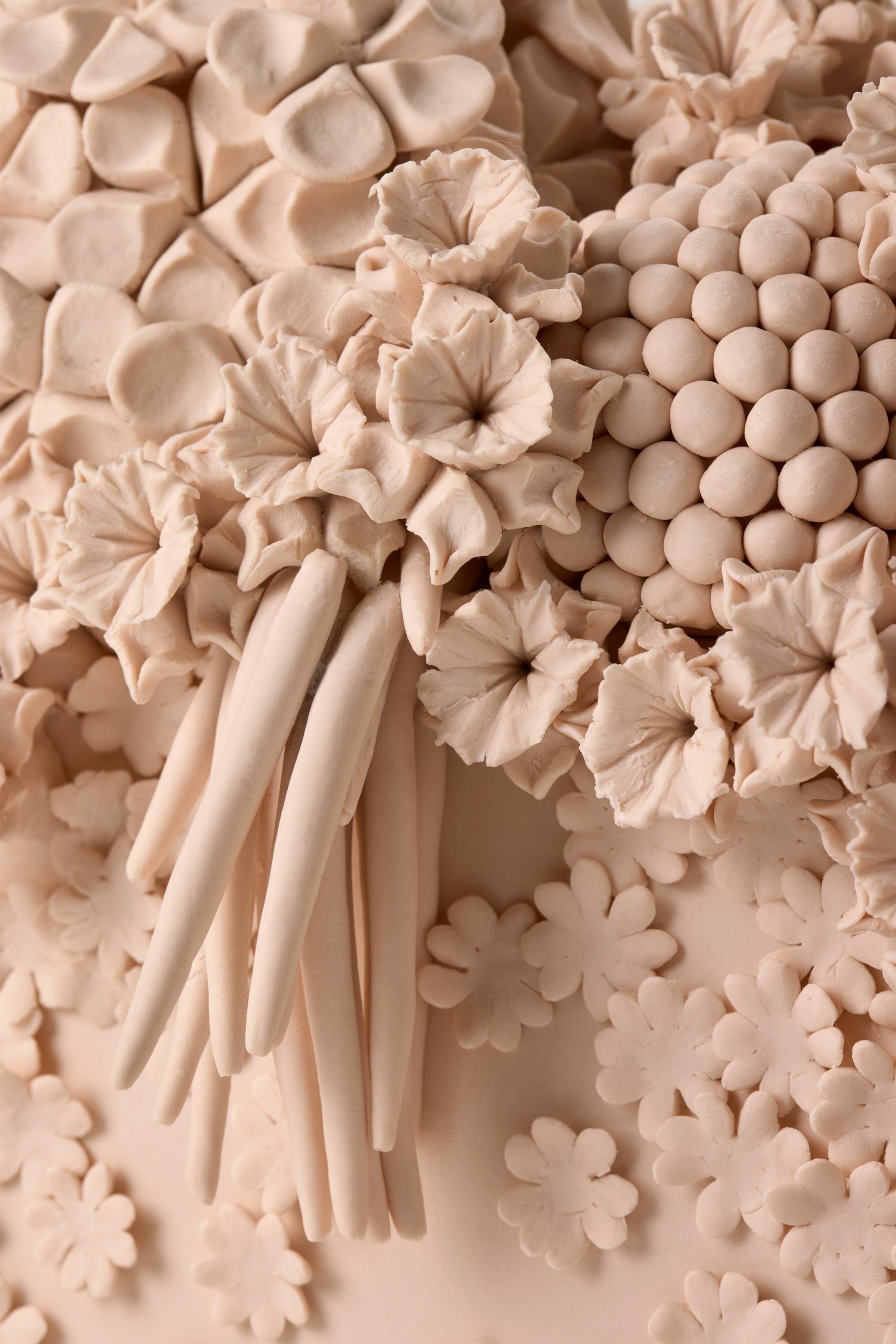 Evanescence Cornucopia IV, scultura rosa, gialla e verde di Vanessa Hogge In condizioni Nuovo in vendita a London, GB