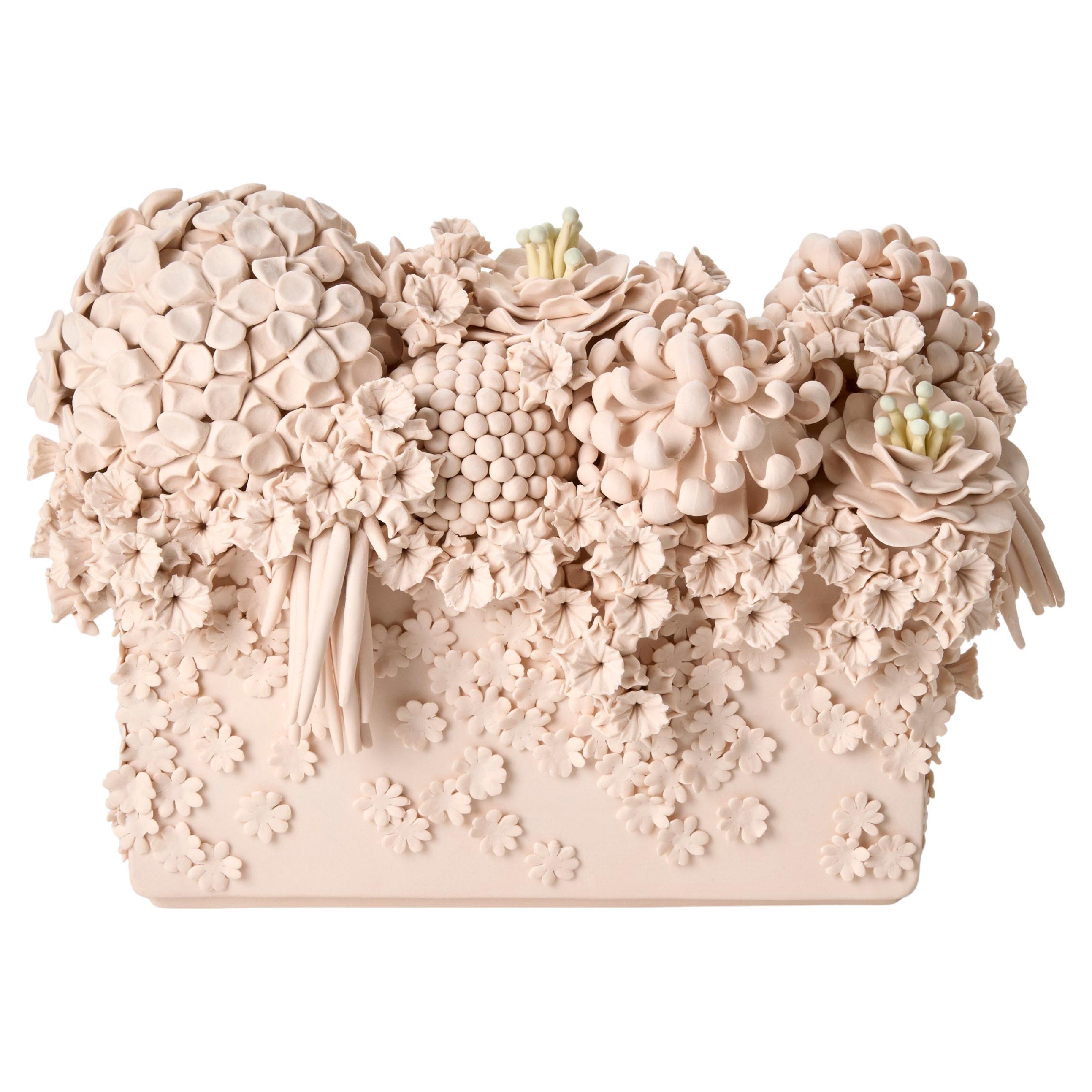 Evanescence Cornucopia IV, scultura rosa, gialla e verde di Vanessa Hogge in vendita