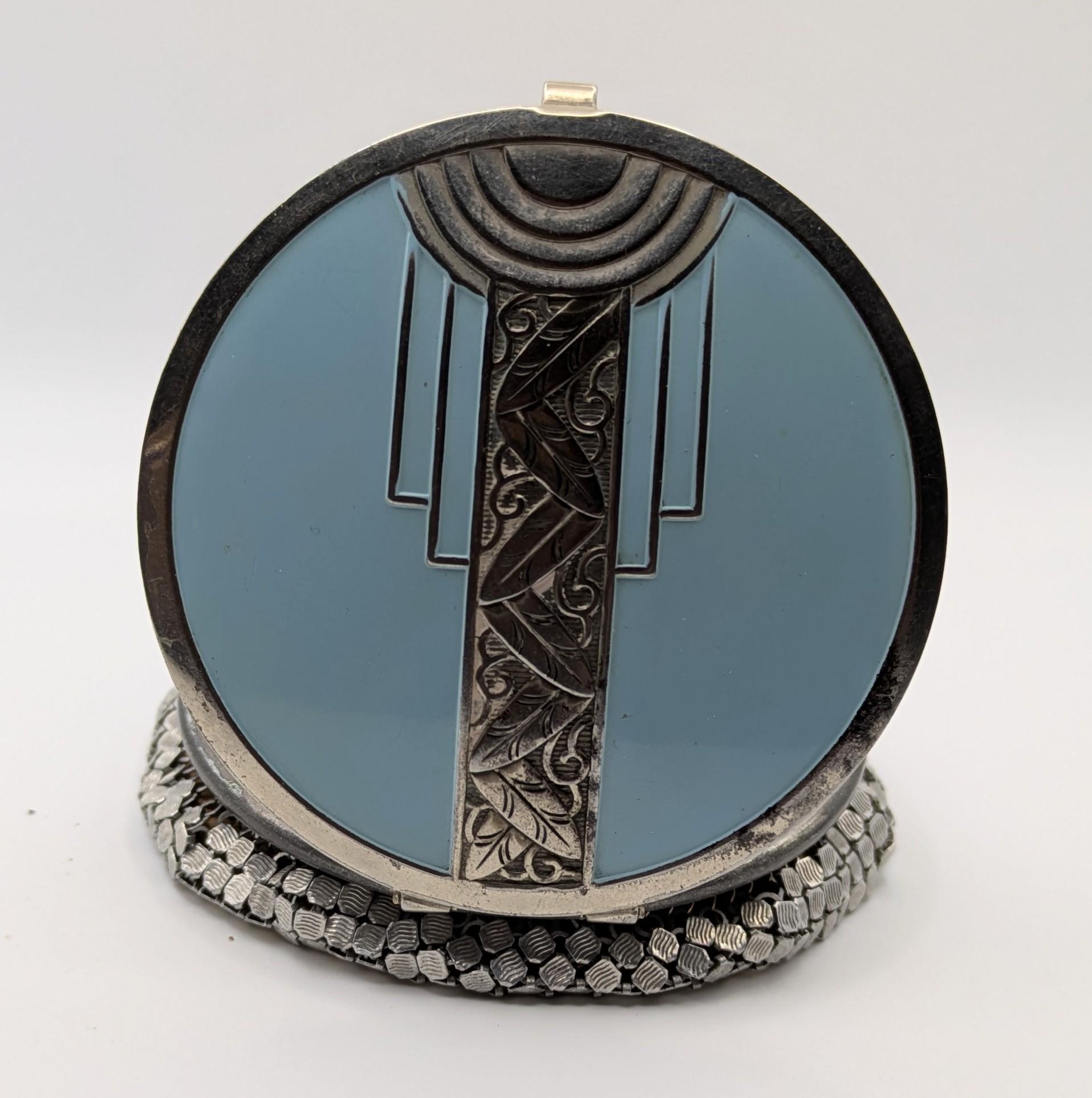Evans Art Deco Mesh Compact - Blue Enamel, Suede Lining, c1930 In condizioni buone in vendita a Devon, England