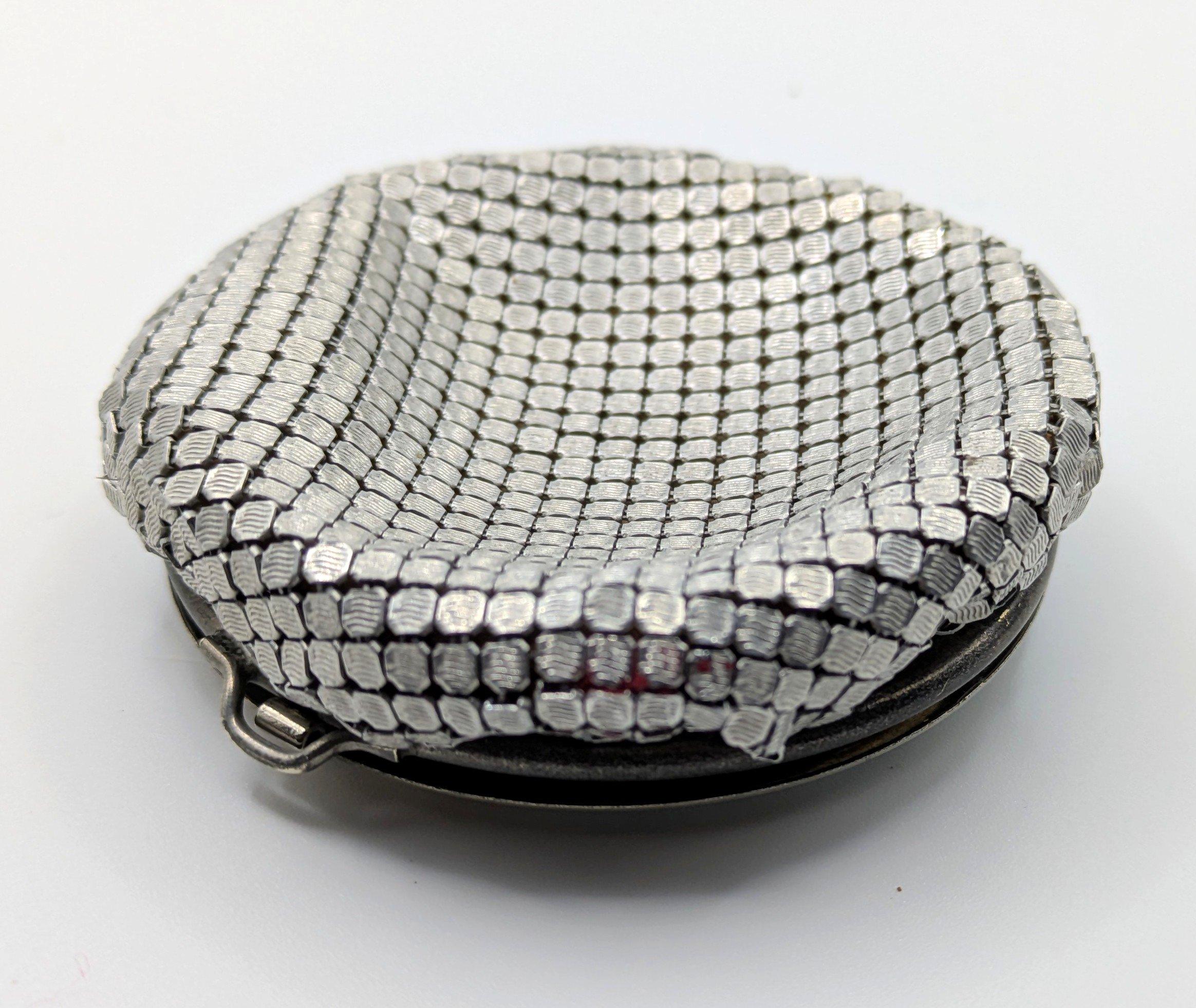 Evans Art Deco Mesh Compact - Blue Enamel, Suede Lining, c1930 in vendita 1