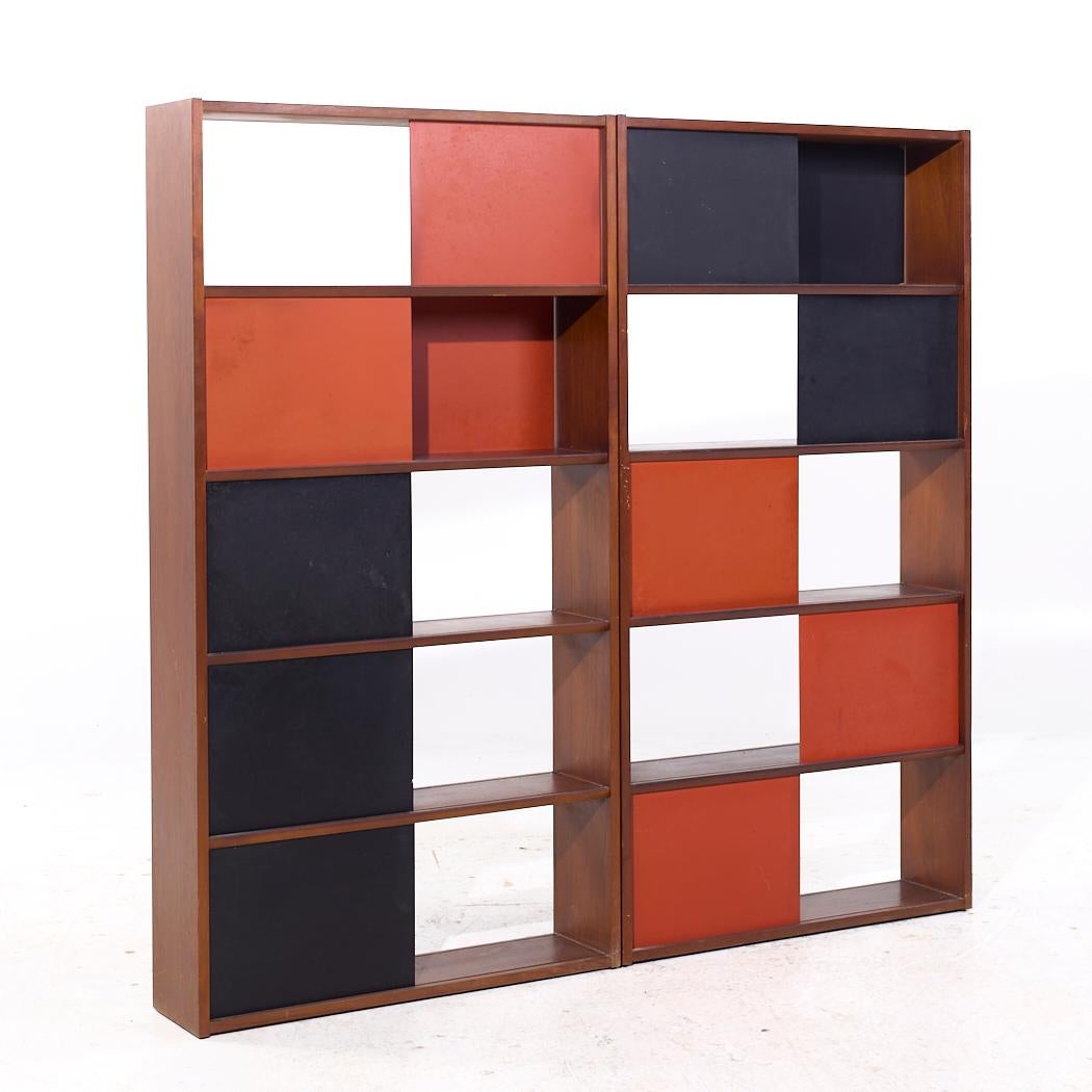 Mid-Century Modern Bibliothèque séparatrice en noyer du milieu du siècle, Evans Clark pour Glenn of California en vente