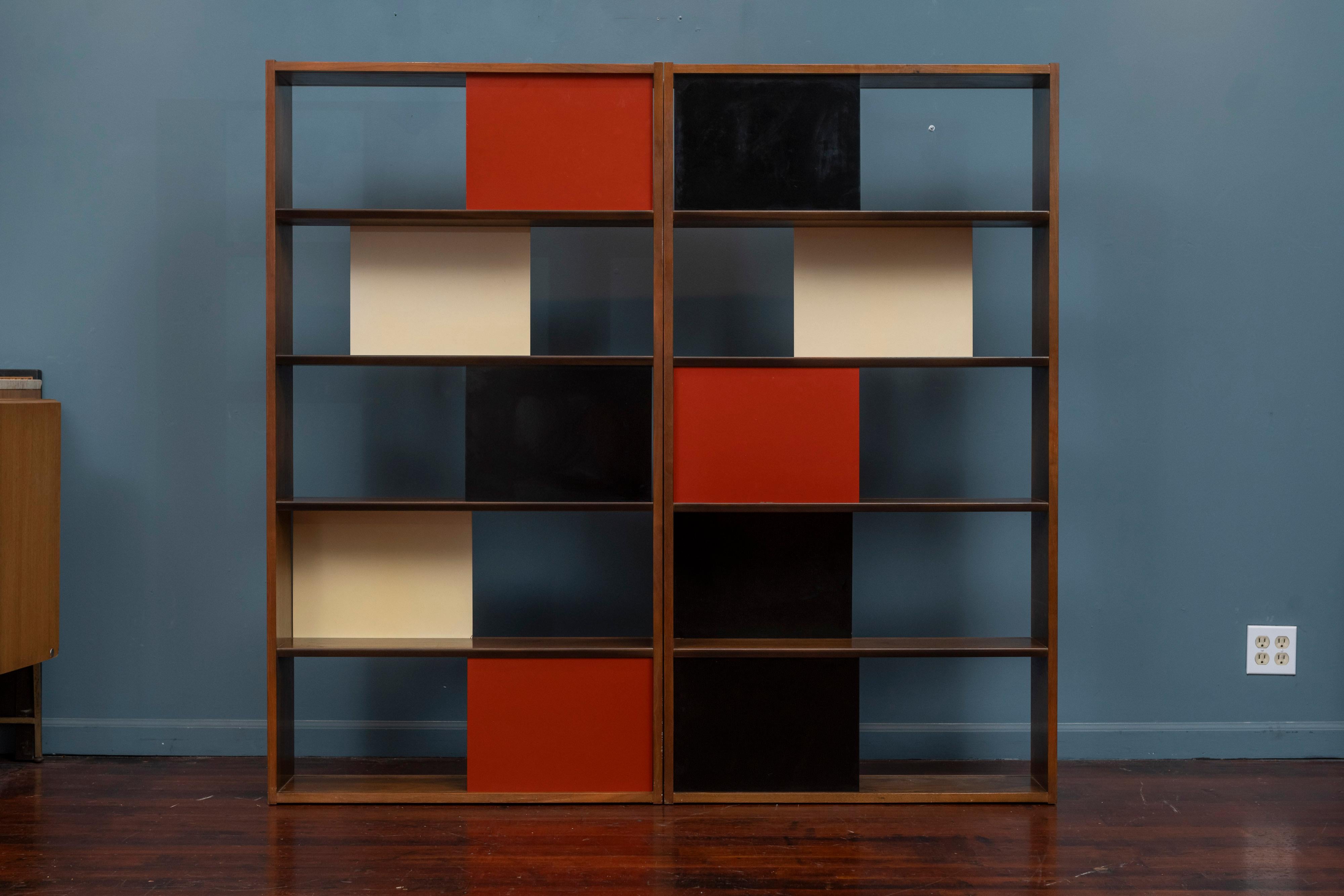 Evans Clark Glenn of California Folding Bookcase/ Display Shelf/ Room Divider. A rare form and design by a seemingly unknown designer for Glenn of California, visually exciting and intriguing piece. A perfect display shelf or double it up for books,