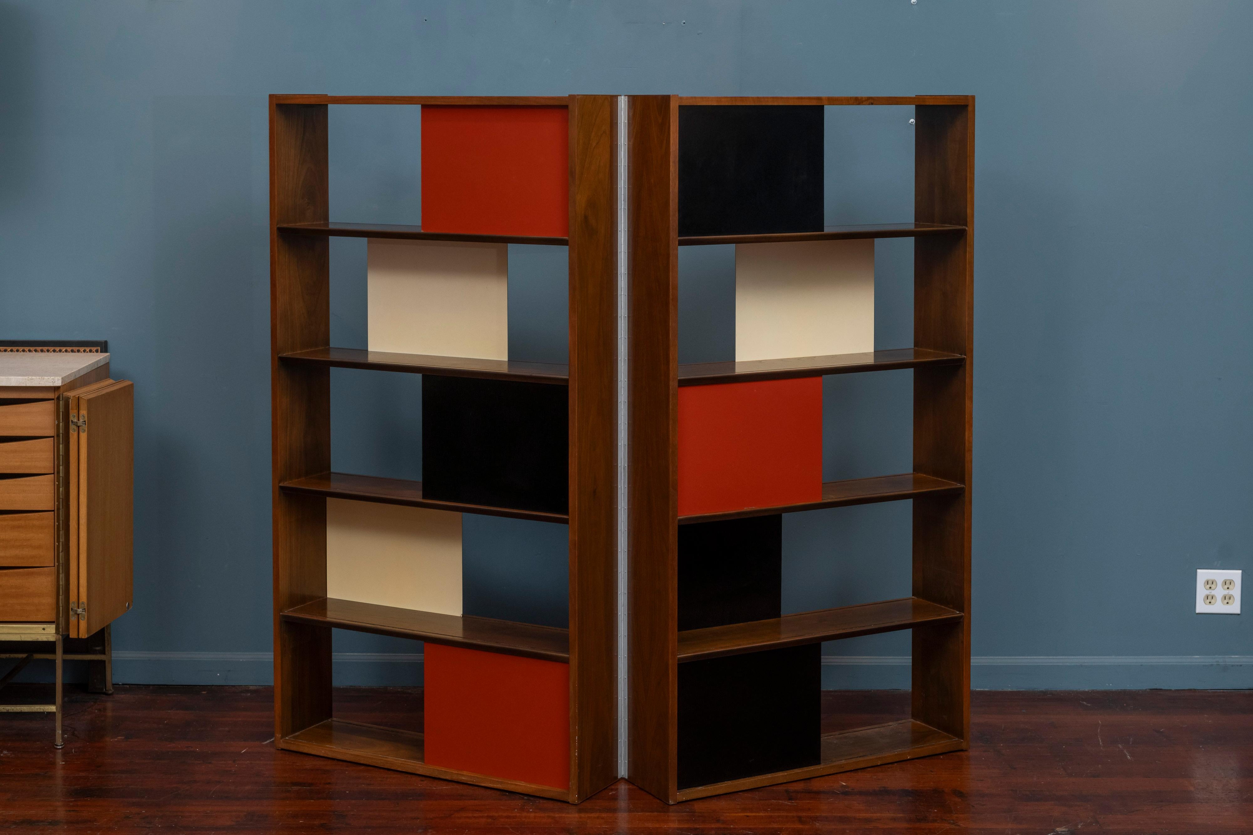 Evans Clark Glenn of California Folding Bookcase/ Display Shelf/ Room Divider In Good Condition For Sale In San Francisco, CA