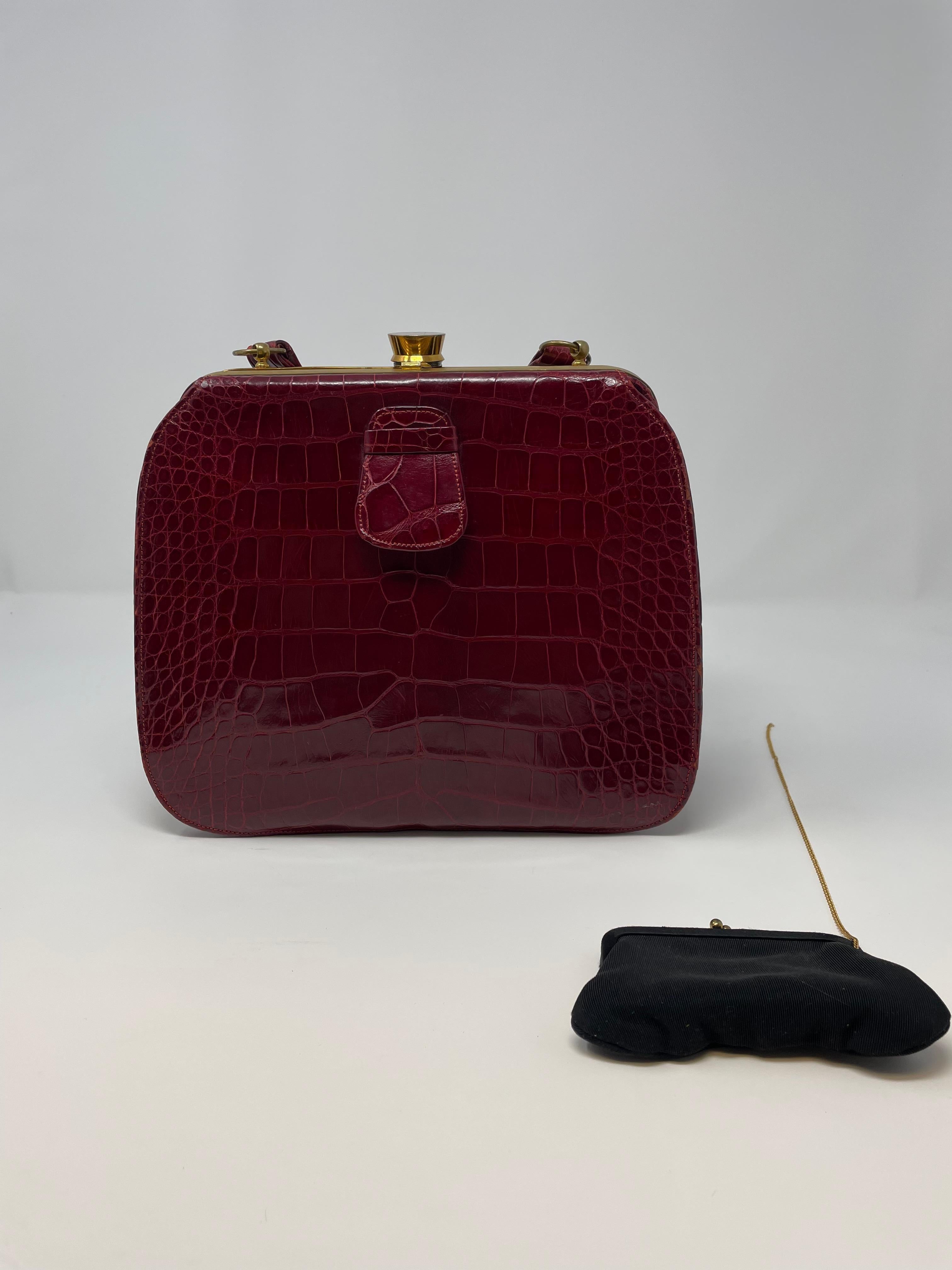 Evans Elegance Red Purse with Change Purse In Good Condition For Sale In Greer, SC