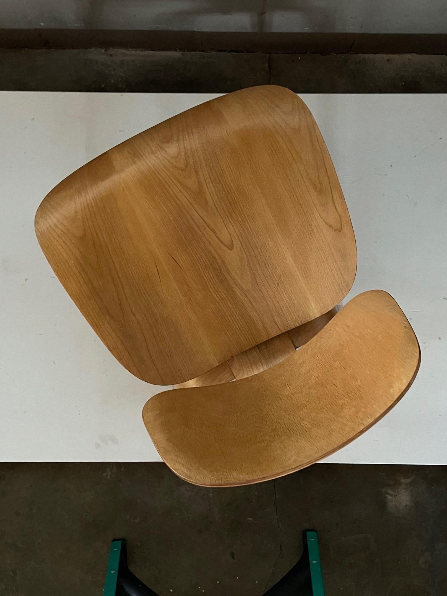 Mid-Century Modern Evans Herman Miller LCW by Charles Eames For Sale