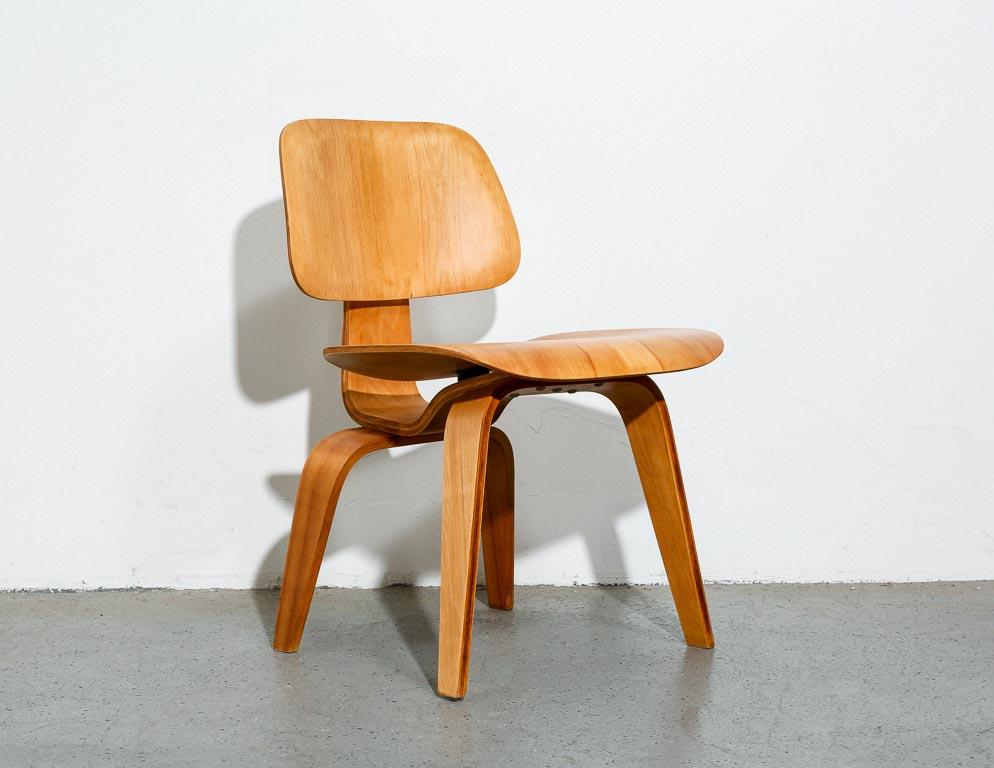 Mid-Century Modern Evans Production Eames DCW in Birch, 'A'