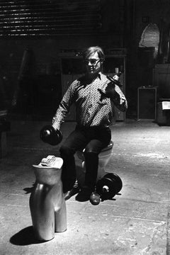Andy WARHOL, sitzend im Toiletten, in der Silver Factory, New York. 1