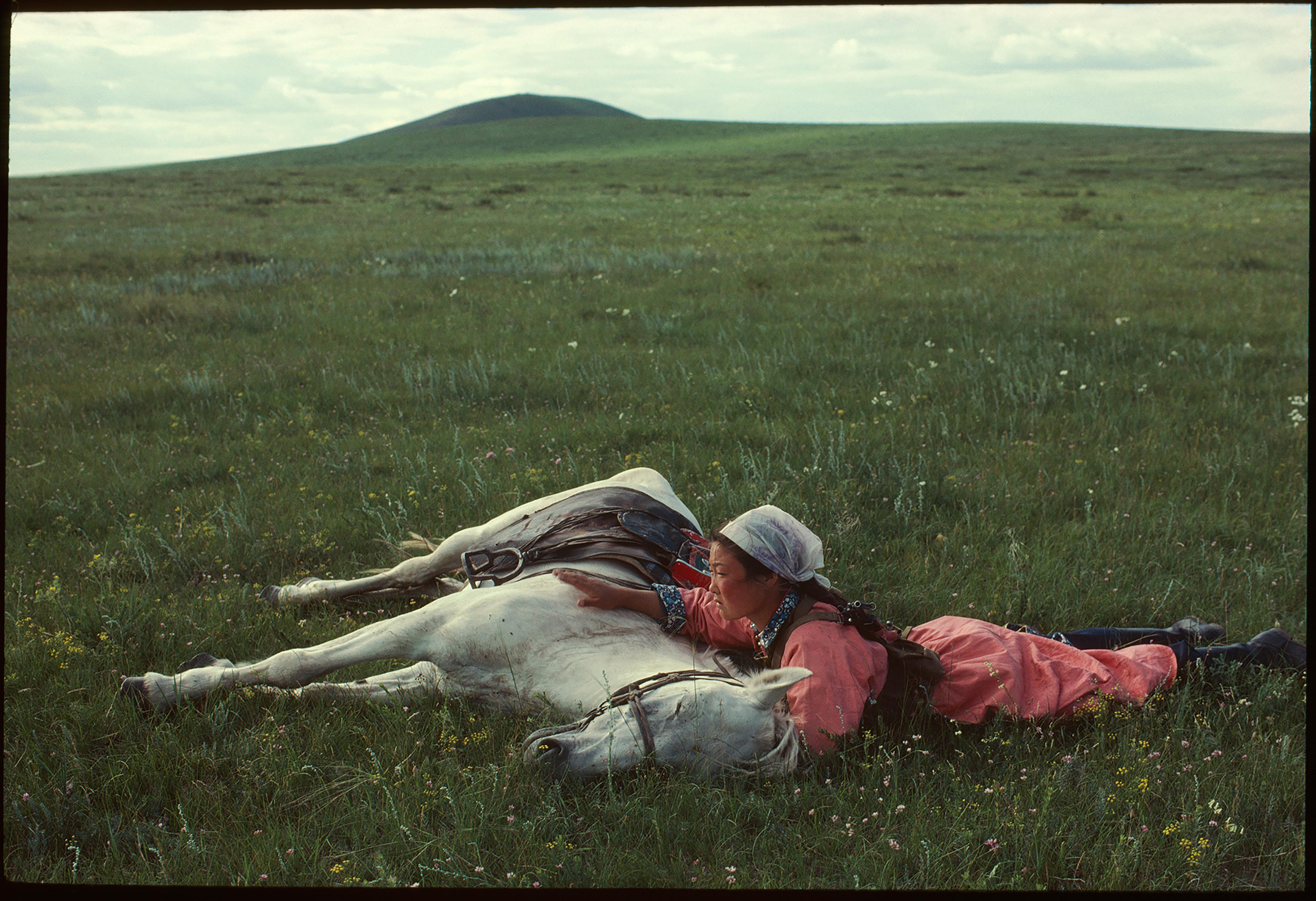 Eve Arnold - Une femme chevauchant un cheval, photographie 1979, imprimée d'après