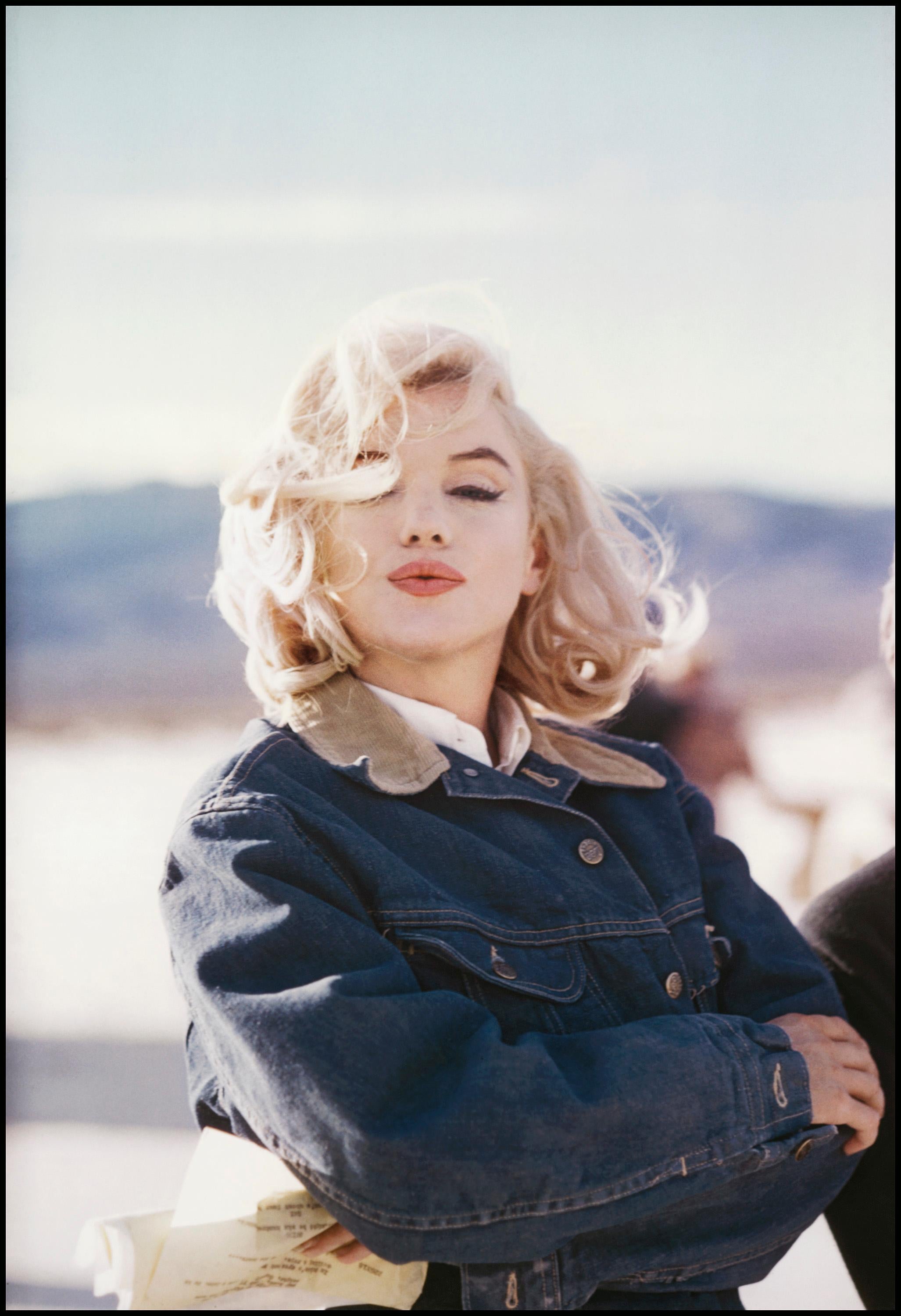 Marilyn Monroe am Set von "The Misfits", Reno, Nevada, 1960.

Alle verfügbaren Größen und Ausgaben:
24" x 20", Auflage 25 + 3 Probedrucke
34" x 24", Auflage 25 + 3 Probedrucke

"Eve Arnold, 1912 als Tochter russischer Einwanderer in Philadelphia