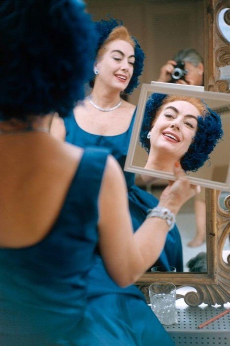 Black and White Photograph de Eve Arnold - EE.UU. Los Angeles. Joan CRAWFORD (EEUU), Actriz. 1959