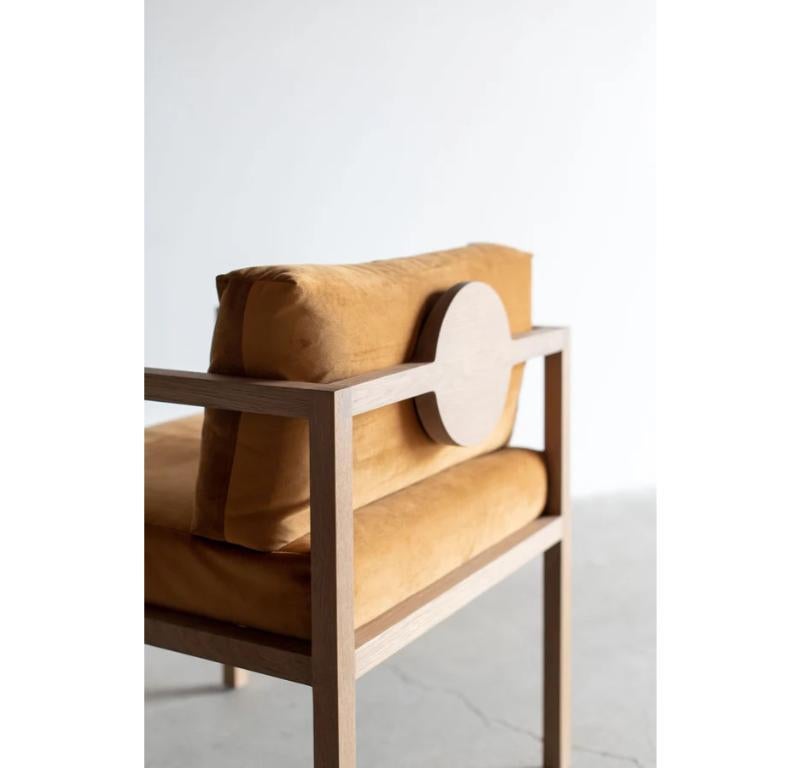 La chaise Eve Dining est fabriquée sur mesure à Los Angeles, en Californie. 
Les planches de bois sont coupées, ajustées et assemblées à la main. Les tissus d'ameublement sont coupés et cousus sur commande.
CHÊNE + DUVET + VELOURS
FINITION À L'HUILE