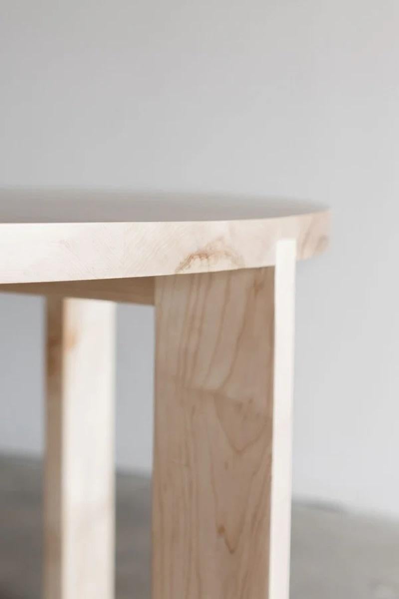 Cette table à manger est fabriquée sur mesure à Los Angeles. Le plateau en bois massif est assemblé et coupé sur mesure. La base en bois massif est ajustée et jointe au plateau.
ÉRABLE BLANCHI
FINITION POLY
PERSONNALISER CETTE PIÈCE

Pour tous les