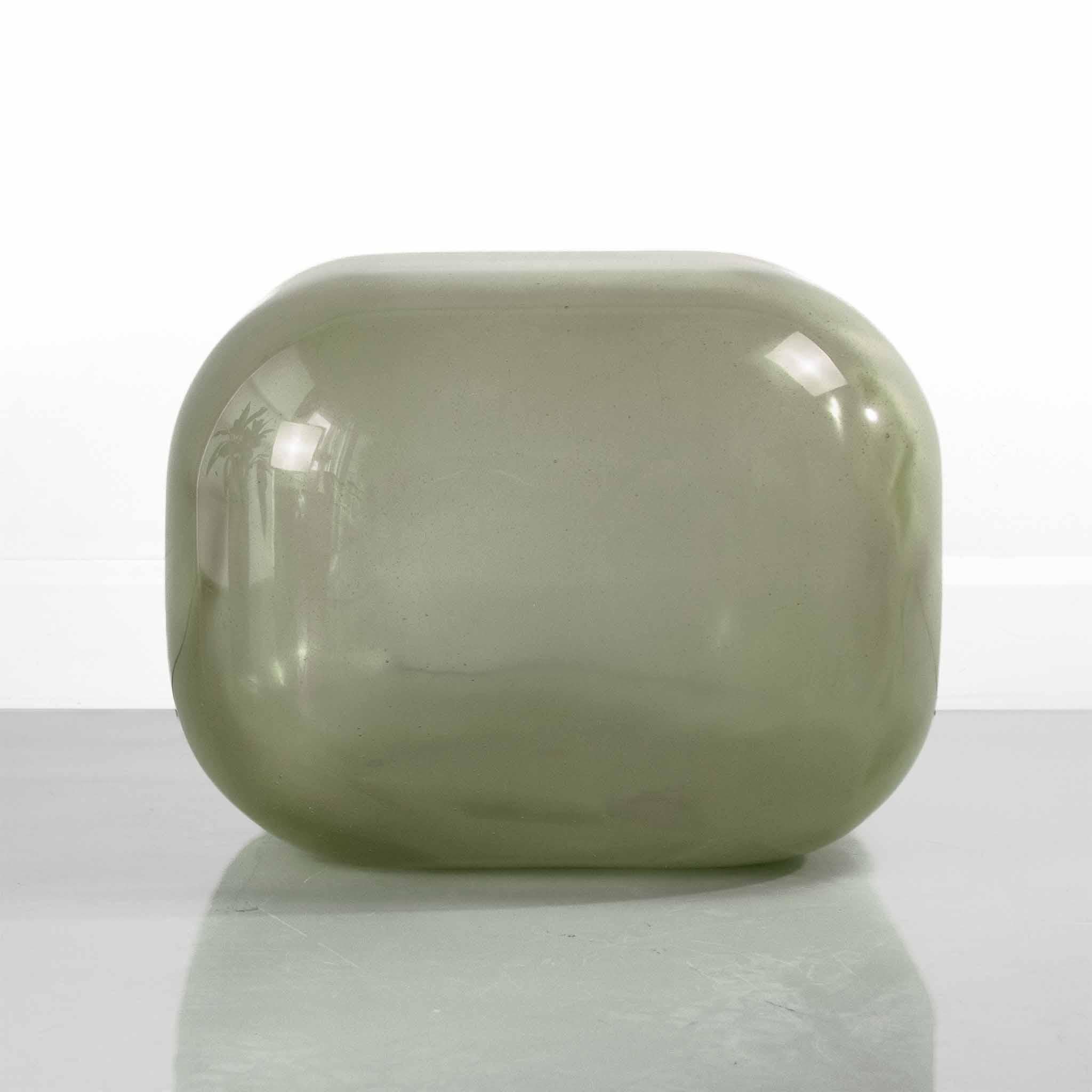 Eve Oort Resin Side Table by Creators of Objects In New Condition For Sale In Geneve, CH