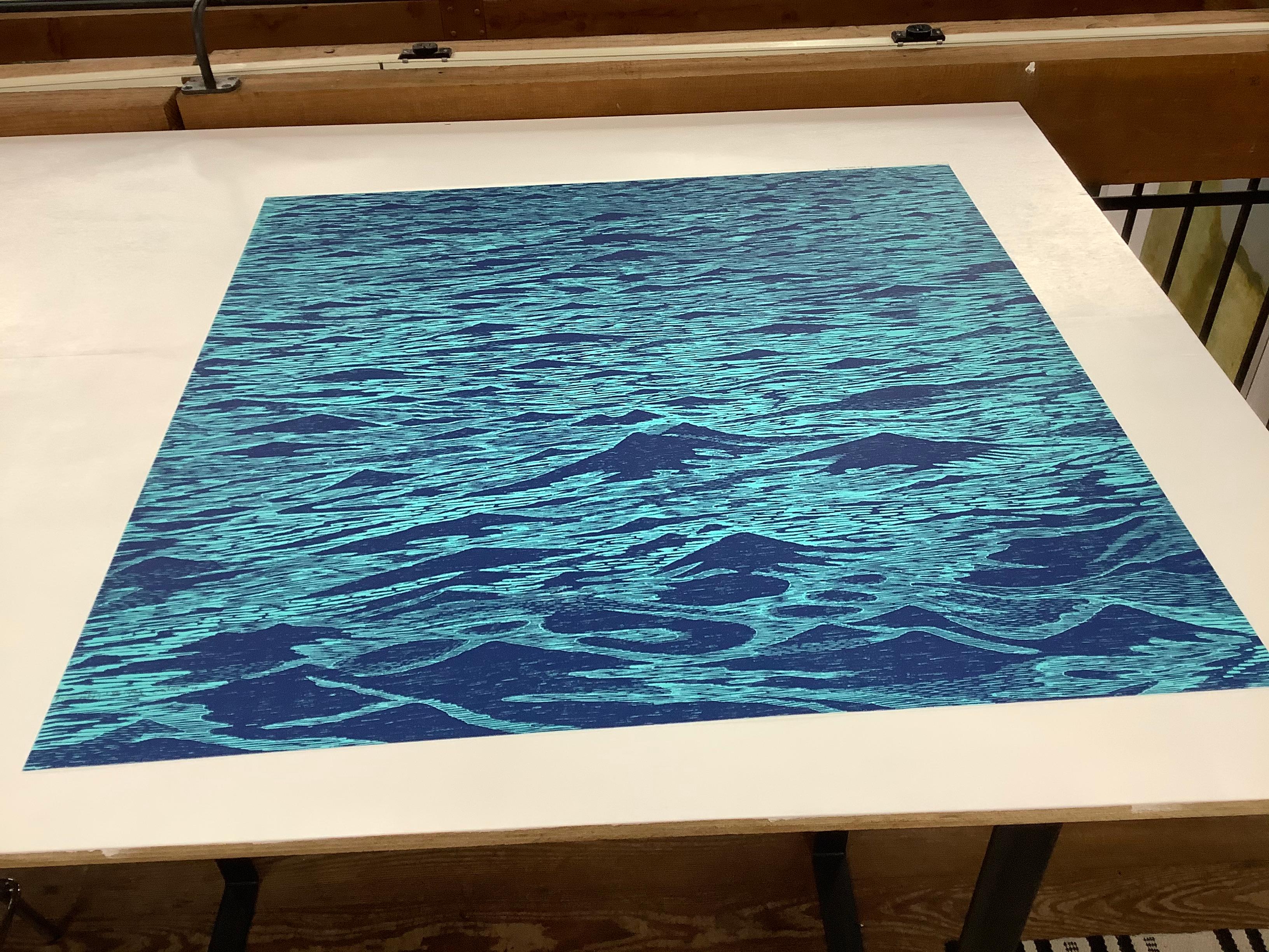 Big Seascape XII Left - Ocean Waves, Holzschnittdruck in Blautönen, Big Seascape XII, 2015 – Print von Eve Stockton