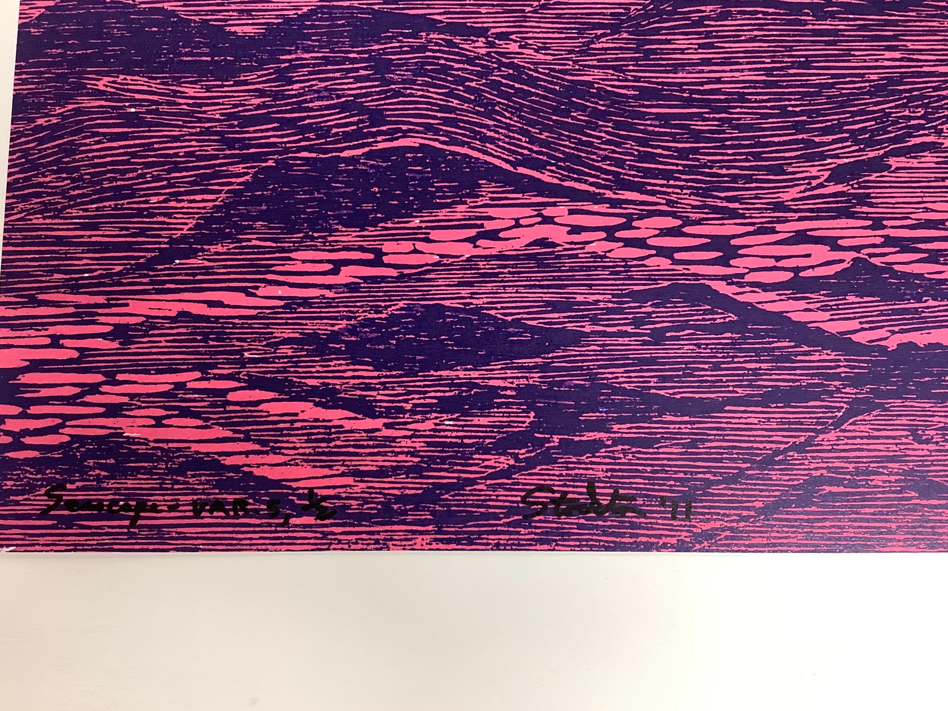 Meereslandschaft Fünf, leuchtend rosa, dunkelkobaltblauer Ozeanwellen-Holzschnitt (Blau), Abstract Print, von Eve Stockton