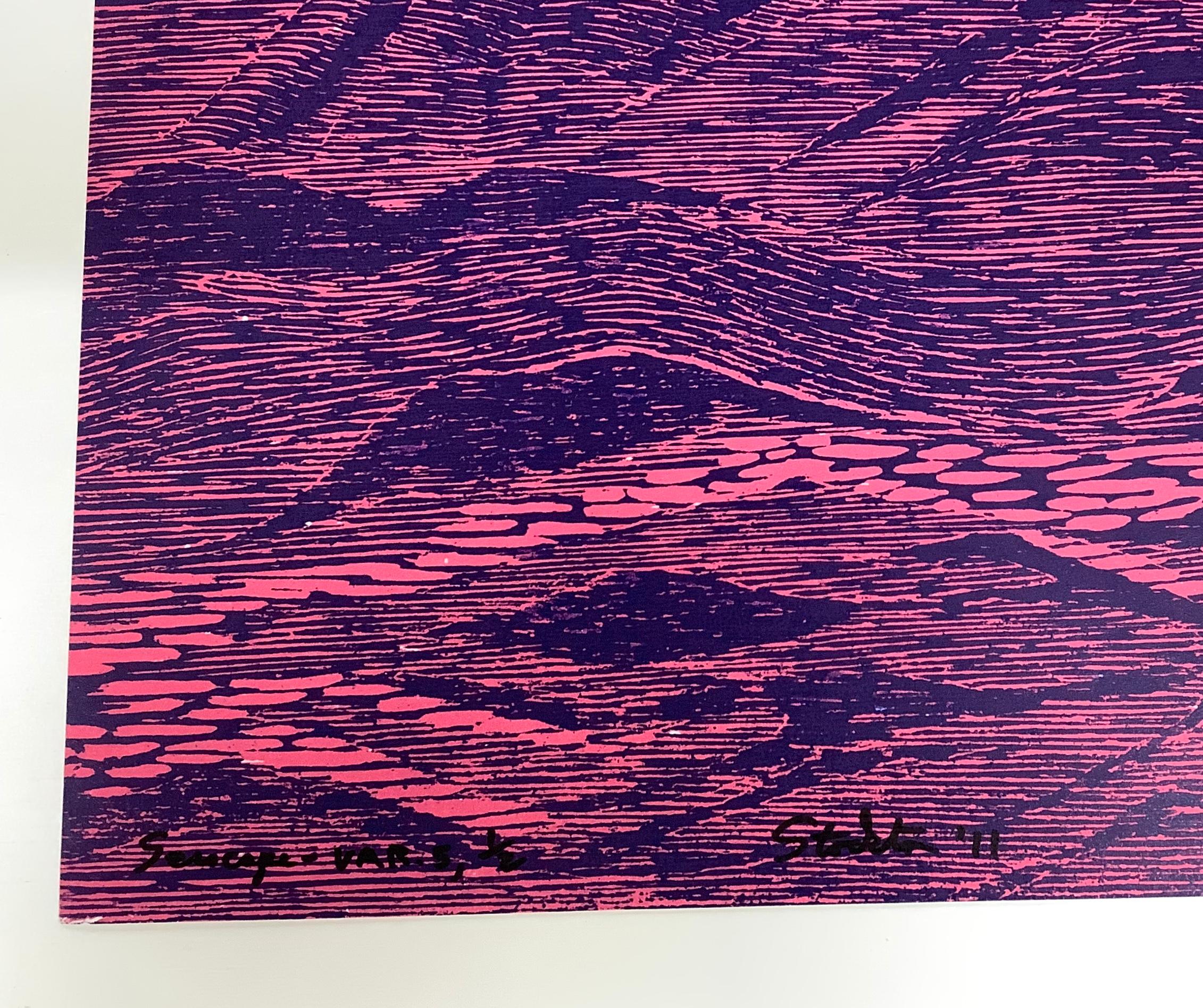 Dieser Holzschnitt erinnert an die Ruhe der Meereswellen, die in leuchtendem Pink und tiefem Kobaltblau dargestellt sind. Er erinnert an die Tradition der japanischen Druckkunst und ist gleichzeitig ausgesprochen modern. 

Auflage 1/2. Rückseitig