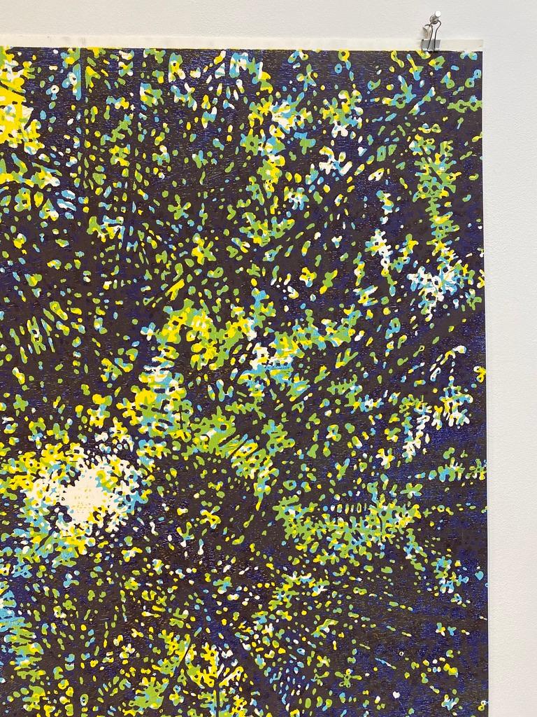 Woodland Skyscape 51, stampa su legno del cielo della foresta in verde, giallo e blu scuro. 2