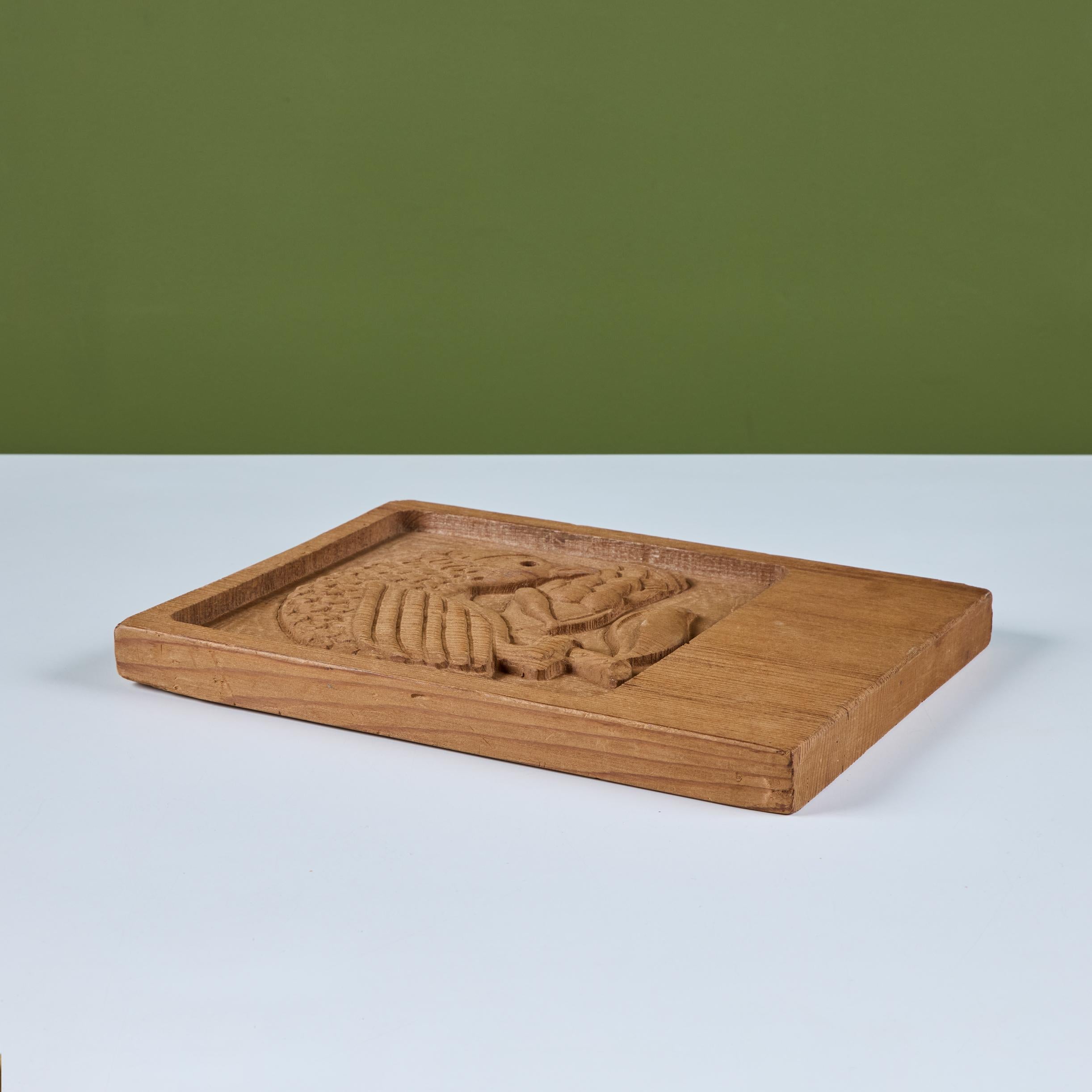 Evelyn Ackerman Bird Wood Carved Panel en Bueno estado para la venta en Los Angeles, CA