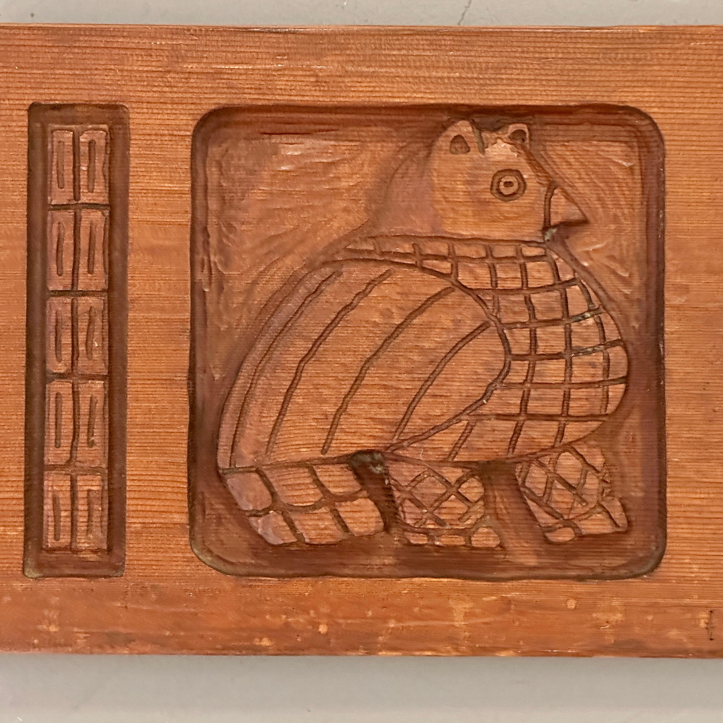 Panel de madera roja tallada de Evelyn Ackerman para Panelcarve, hacia la década de 1950 Tallado a mano en venta